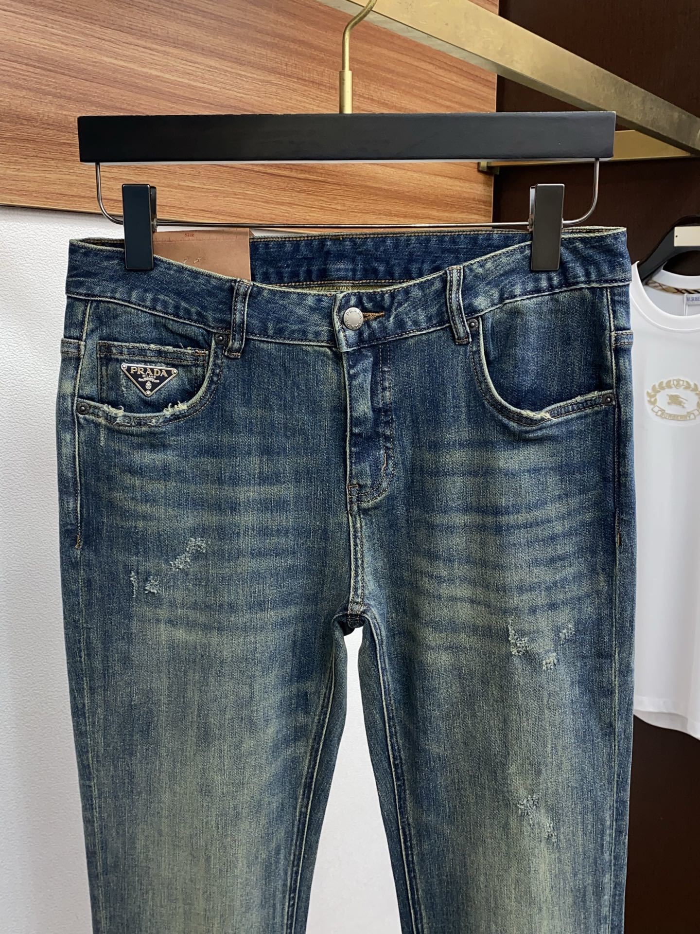 普拉达 2025SS秋冬 新品 原单男士修身牛仔休闲裤 纯血统品 G柜7000+ 每季必出的类型,无需质