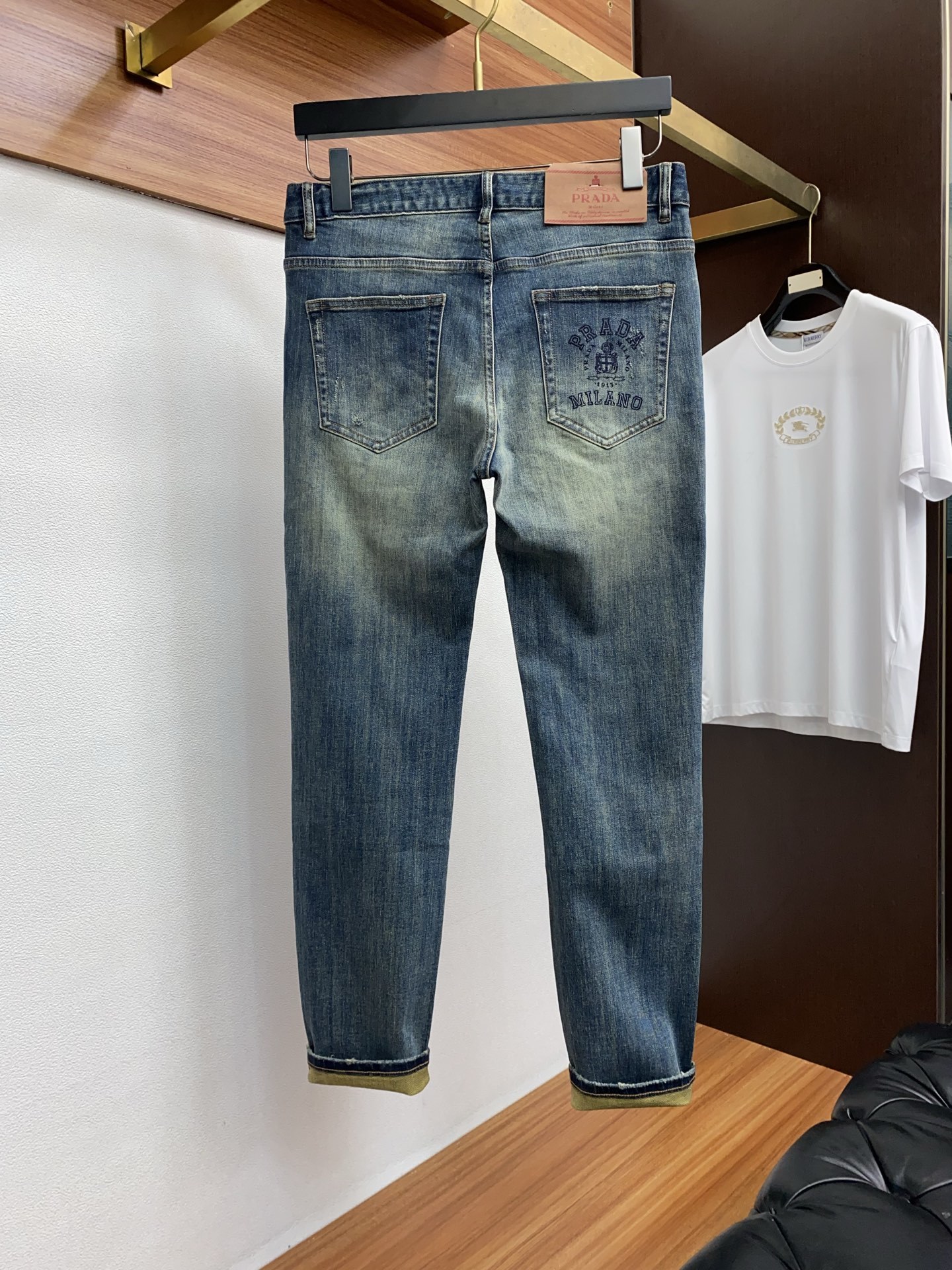 普拉达 2025SS秋冬 新品 原单男士修身牛仔休闲裤 纯血统品 G柜7000+ 每季必出的类型,无需质