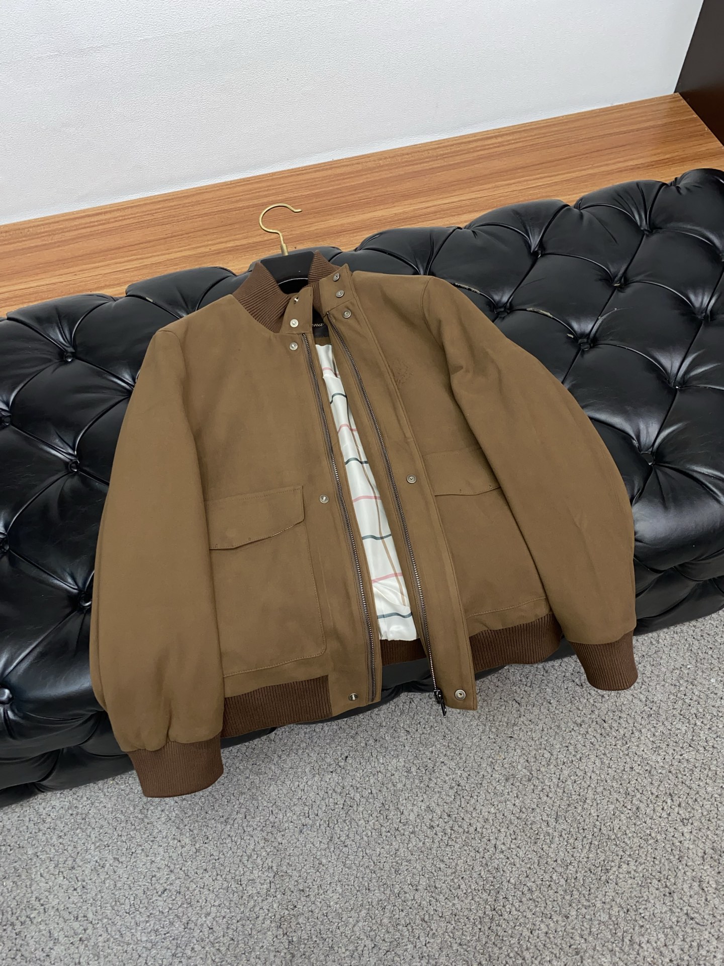 lP🆕 诺悠翩雅 25ss最新品 立领领夹克外套，设计帅气有型！百搭必备单品，时尚潮牌， 轻松营造酷帅氛