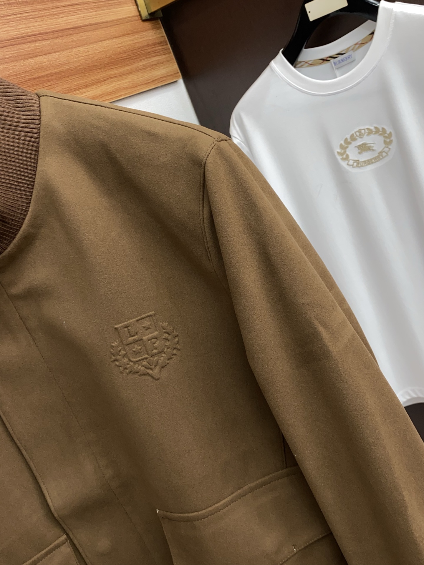 lP🆕 诺悠翩雅 25ss最新品 立领领夹克外套，设计帅气有型！百搭必备单品，时尚潮牌， 轻松营造酷帅氛