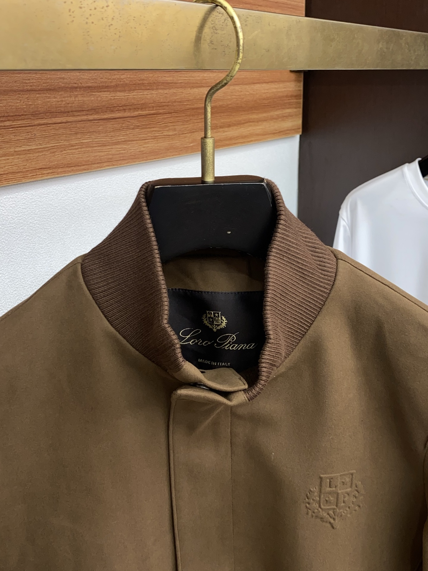 lP🆕 诺悠翩雅 25ss最新品 立领领夹克外套，设计帅气有型！百搭必备单品，时尚潮牌， 轻松营造酷帅氛