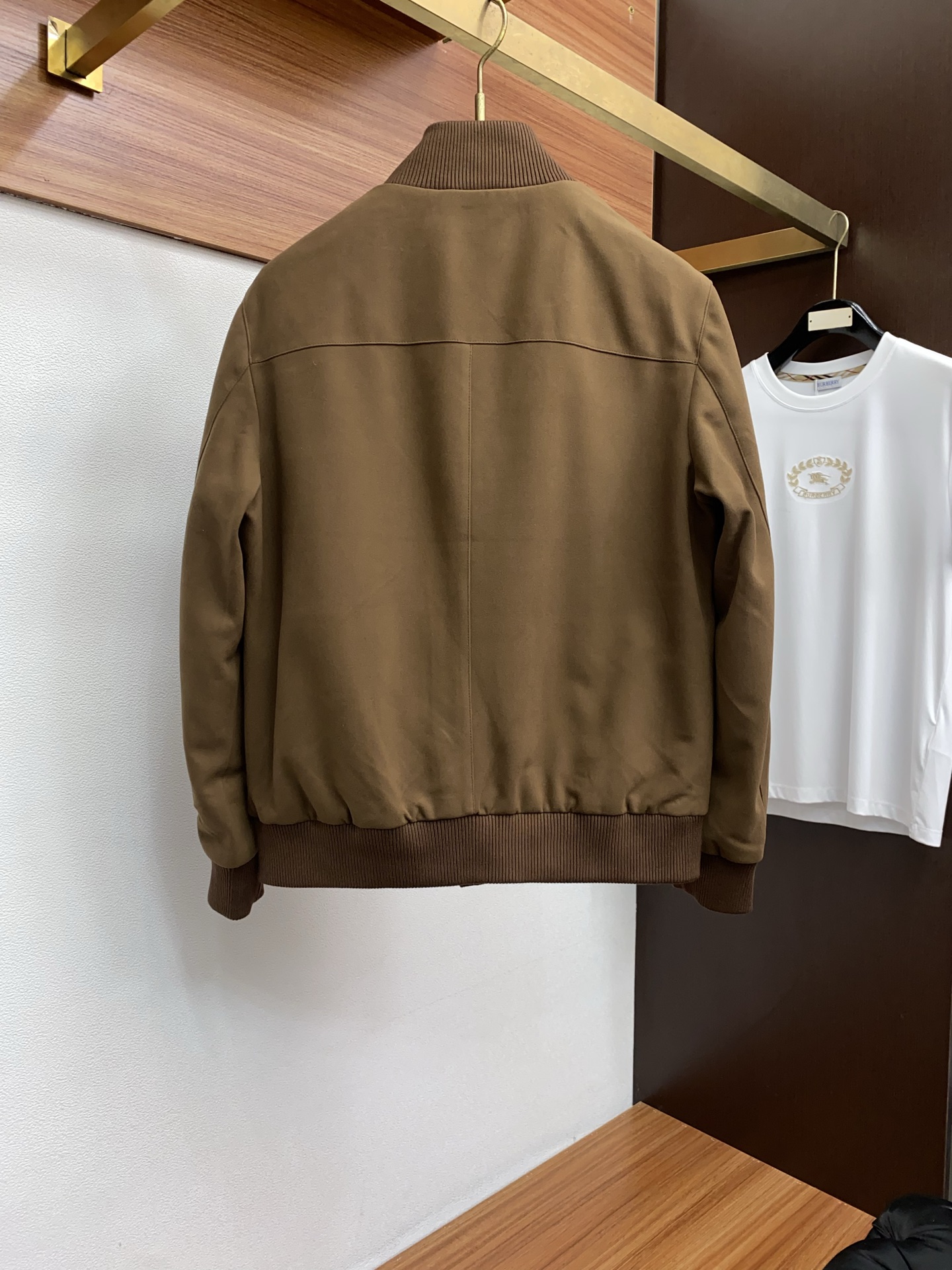 lP🆕 诺悠翩雅 25ss最新品 立领领夹克外套，设计帅气有型！百搭必备单品，时尚潮牌， 轻松营造酷帅氛