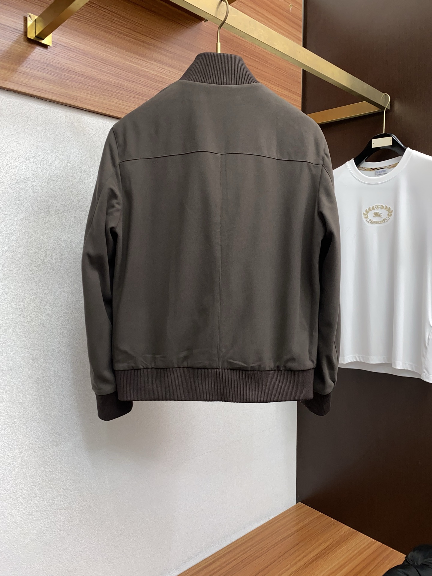 lP🆕 诺悠翩雅 25ss最新品 立领领夹克外套，设计帅气有型！百搭必备单品，时尚潮牌， 轻松营造酷帅氛