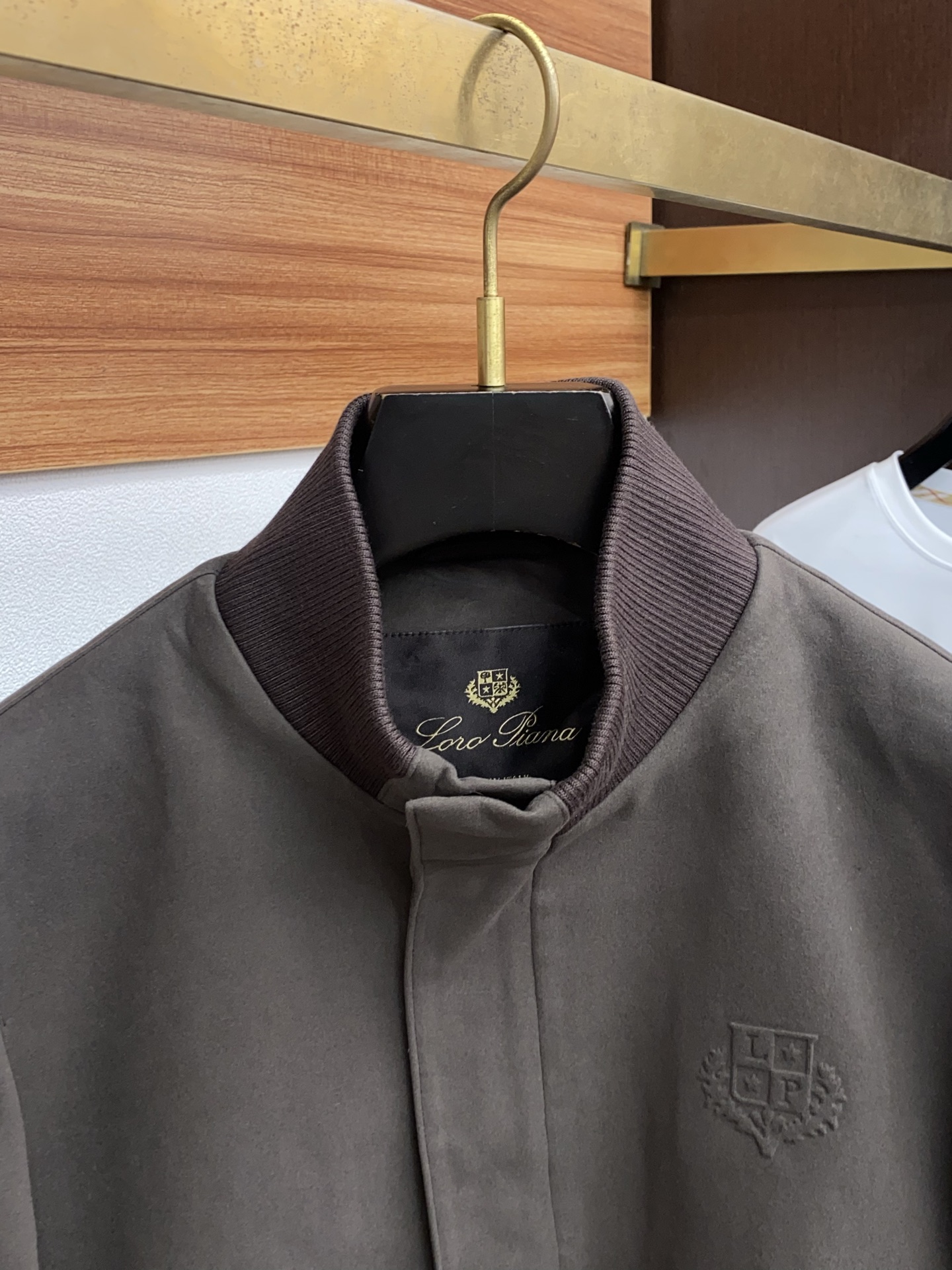 lP🆕 诺悠翩雅 25ss最新品 立领领夹克外套，设计帅气有型！百搭必备单品，时尚潮牌， 轻松营造酷帅氛