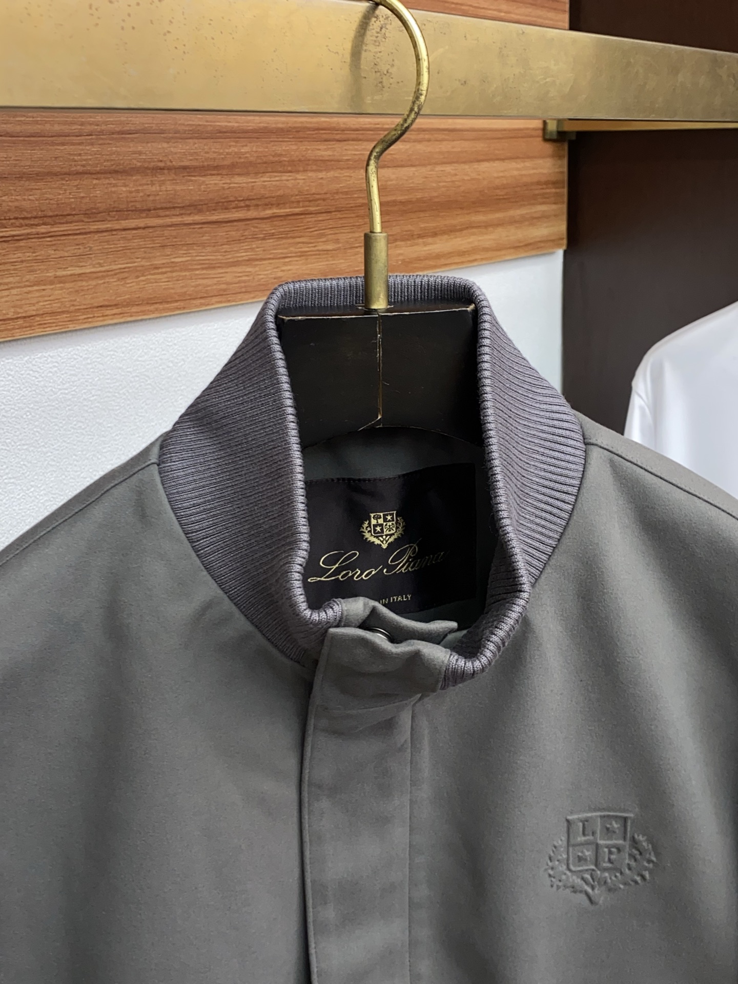 lP🆕 诺悠翩雅 25ss最新品 立领领夹克外套，设计帅气有型！百搭必备单品，时尚潮牌， 轻松营造酷帅氛