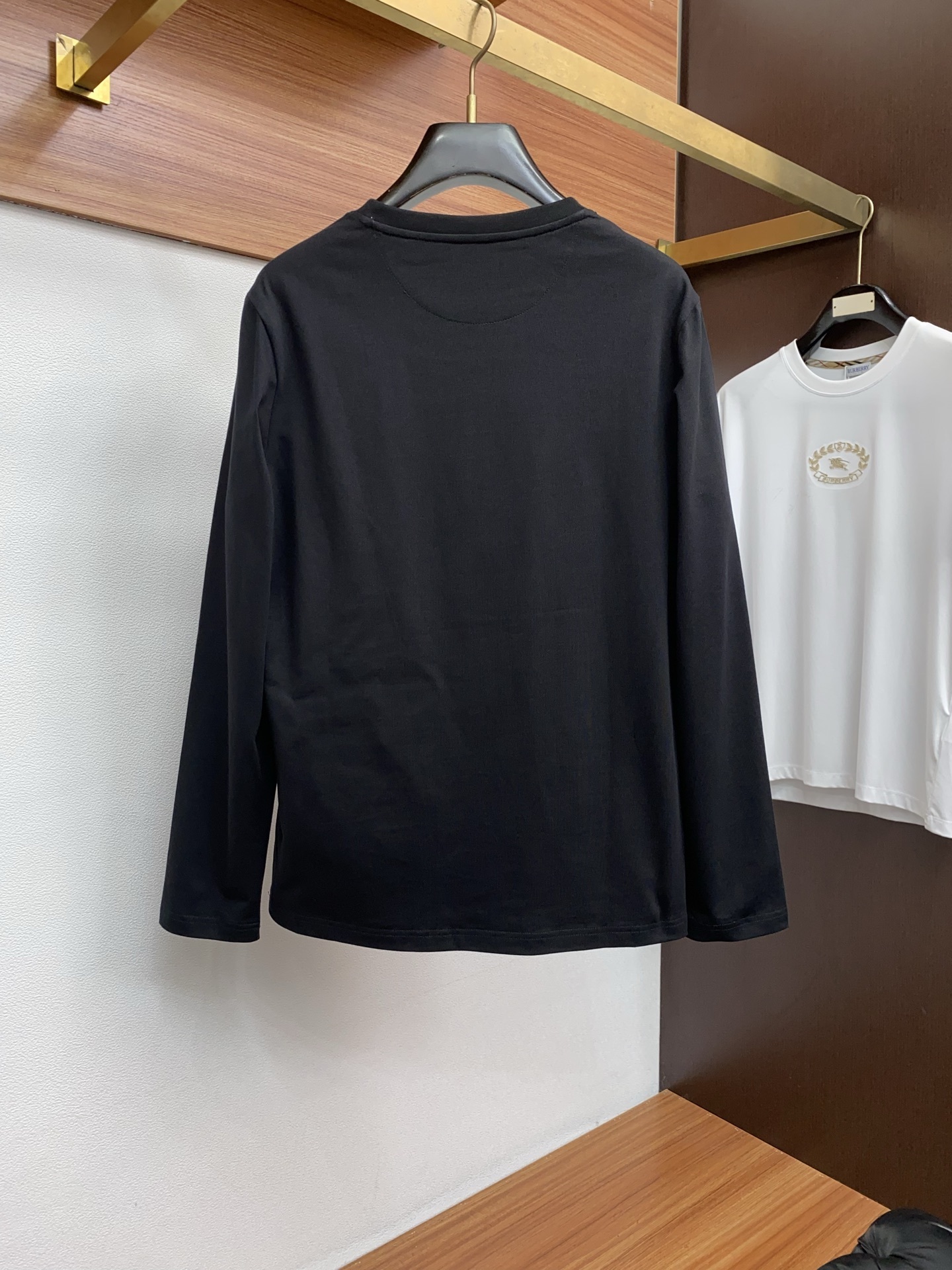 BC 新品2025AW秋冬新品,男士胸前经典 基础款圆领长袖T恤打底衫!贸易公司渠道稀出,同步GW发售,