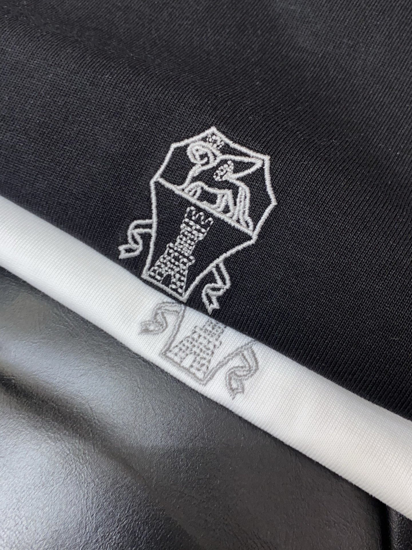 lP🆕 诺悠翩雅 新品2025AW秋冬新品,男士胸前经典 基础款圆领长袖T恤打底衫!贸易公司渠道稀出,同