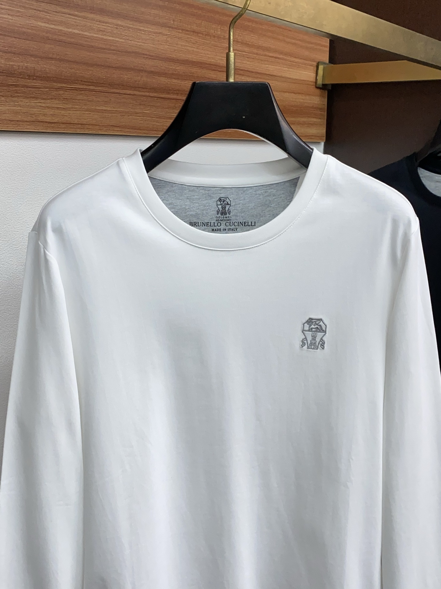 lP🆕 诺悠翩雅 新品2025AW秋冬新品,男士胸前经典 基础款圆领长袖T恤打底衫!贸易公司渠道稀出,同