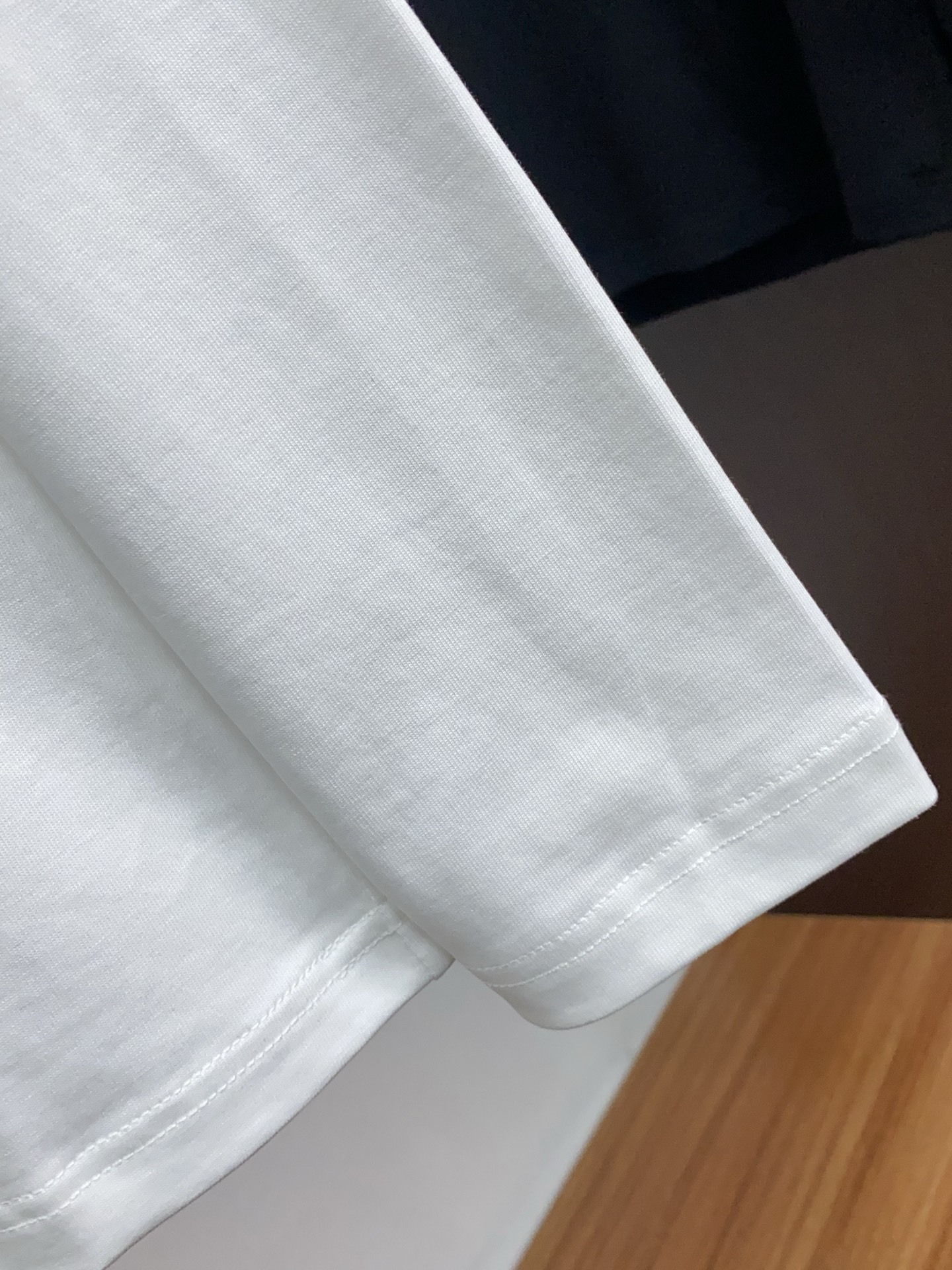 lP🆕 诺悠翩雅 新品2025AW秋冬新品,男士胸前经典 基础款圆领长袖T恤打底衫!贸易公司渠道稀出,同