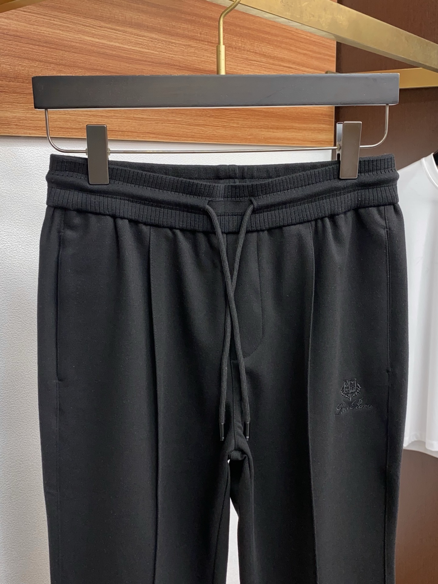 lP🆕 诺悠翩雅 秋冬新款男士直筒运动裤，羊绒羊毛混纺面料、三标齐、松紧腰抽绳、两侧口袋设计，合体的裁剪