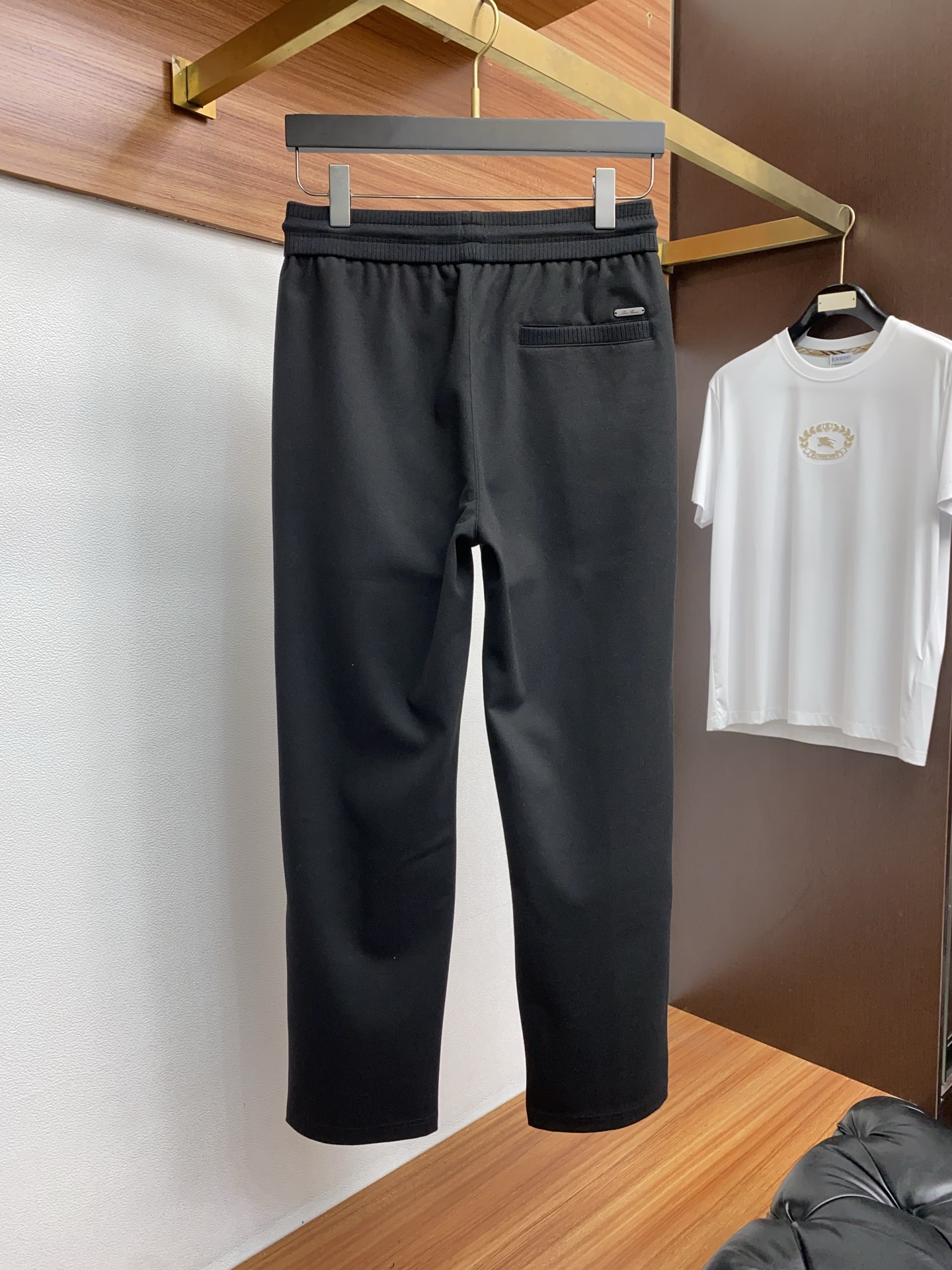 lP🆕 诺悠翩雅 秋冬新款男士直筒运动裤，羊绒羊毛混纺面料、三标齐、松紧腰抽绳、两侧口袋设计，合体的裁剪