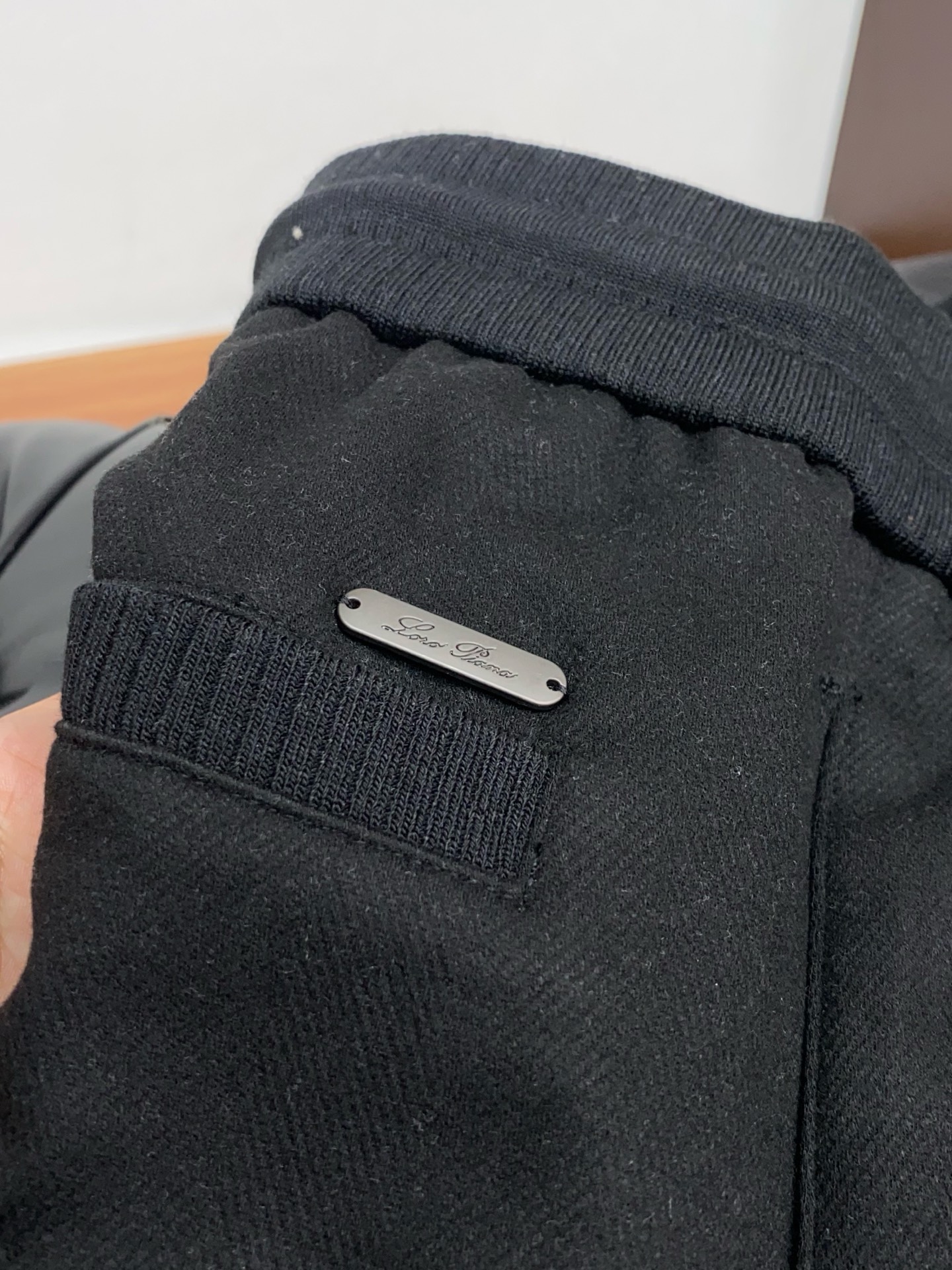 lP🆕 诺悠翩雅 秋冬新款男士直筒运动裤，羊绒羊毛混纺面料、三标齐、松紧腰抽绳、两侧口袋设计，合体的裁剪
