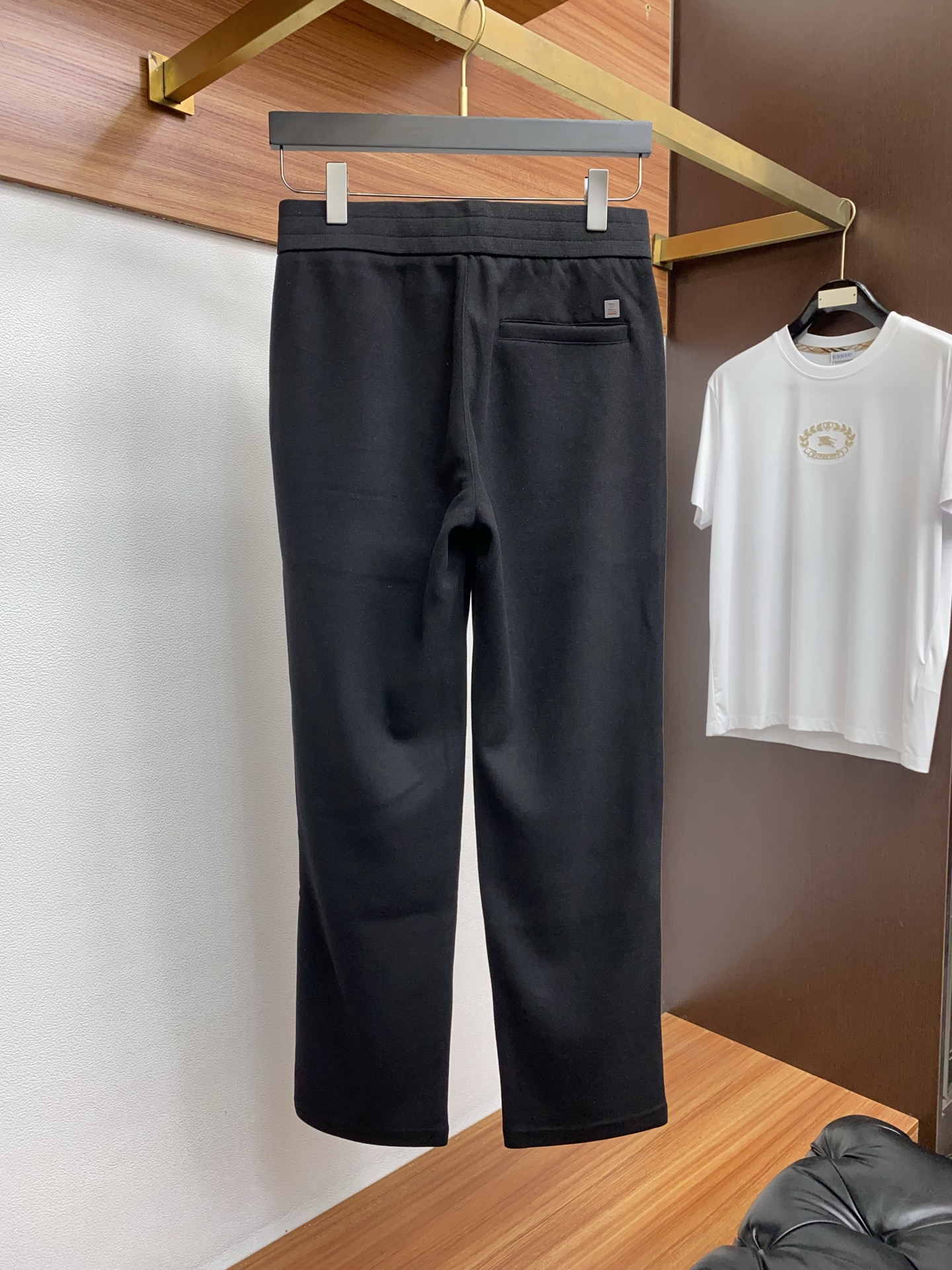 杰尼亚 秋冬新款男士直筒运动裤，羊绒羊毛混纺面料、三标齐、松紧腰抽绳、两侧口袋设计，合体的裁剪、车线工整