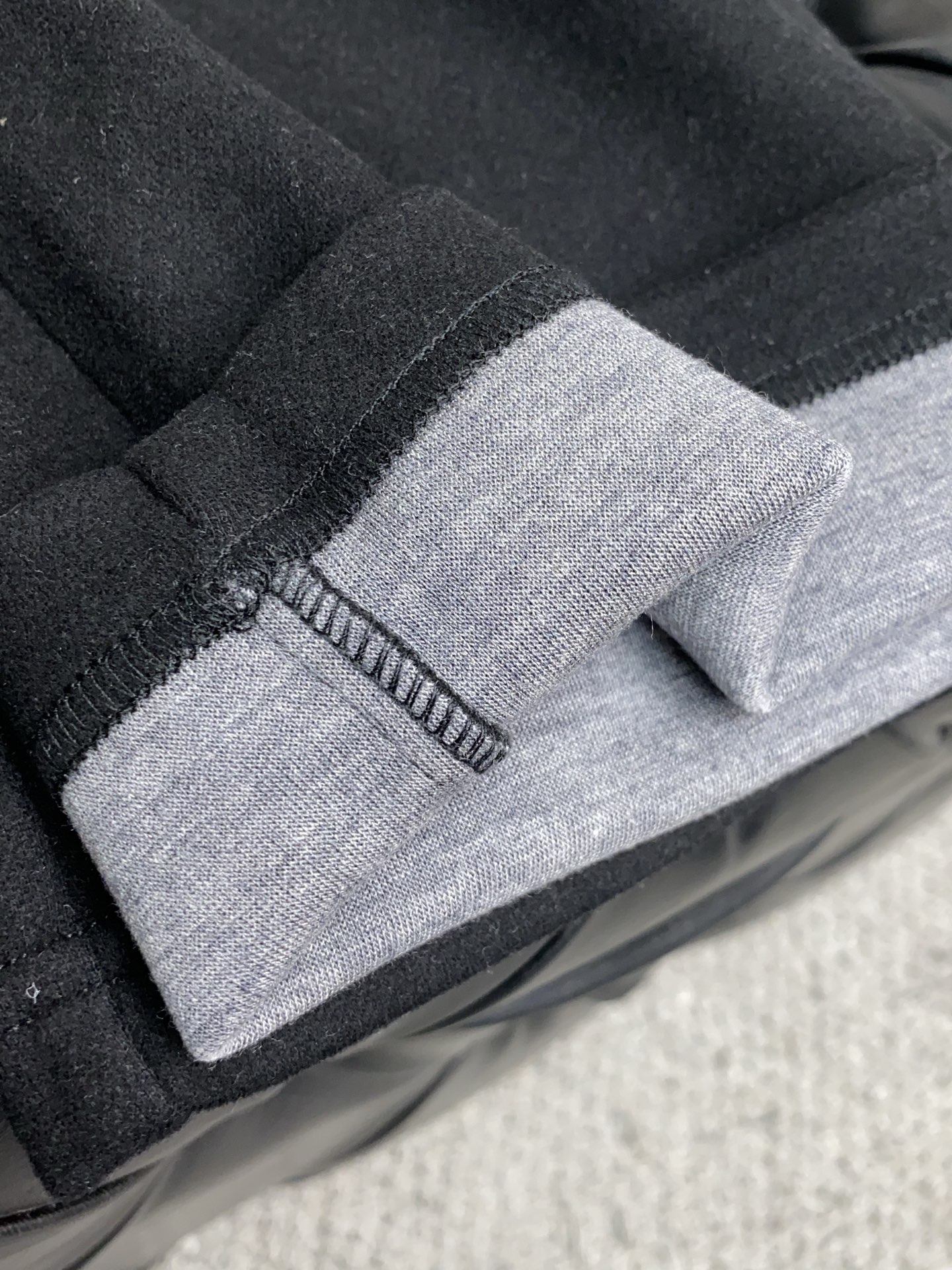 杰尼亚 秋冬新款男士直筒运动裤，羊绒羊毛混纺面料、三标齐、松紧腰抽绳、两侧口袋设计，合体的裁剪、车线工整