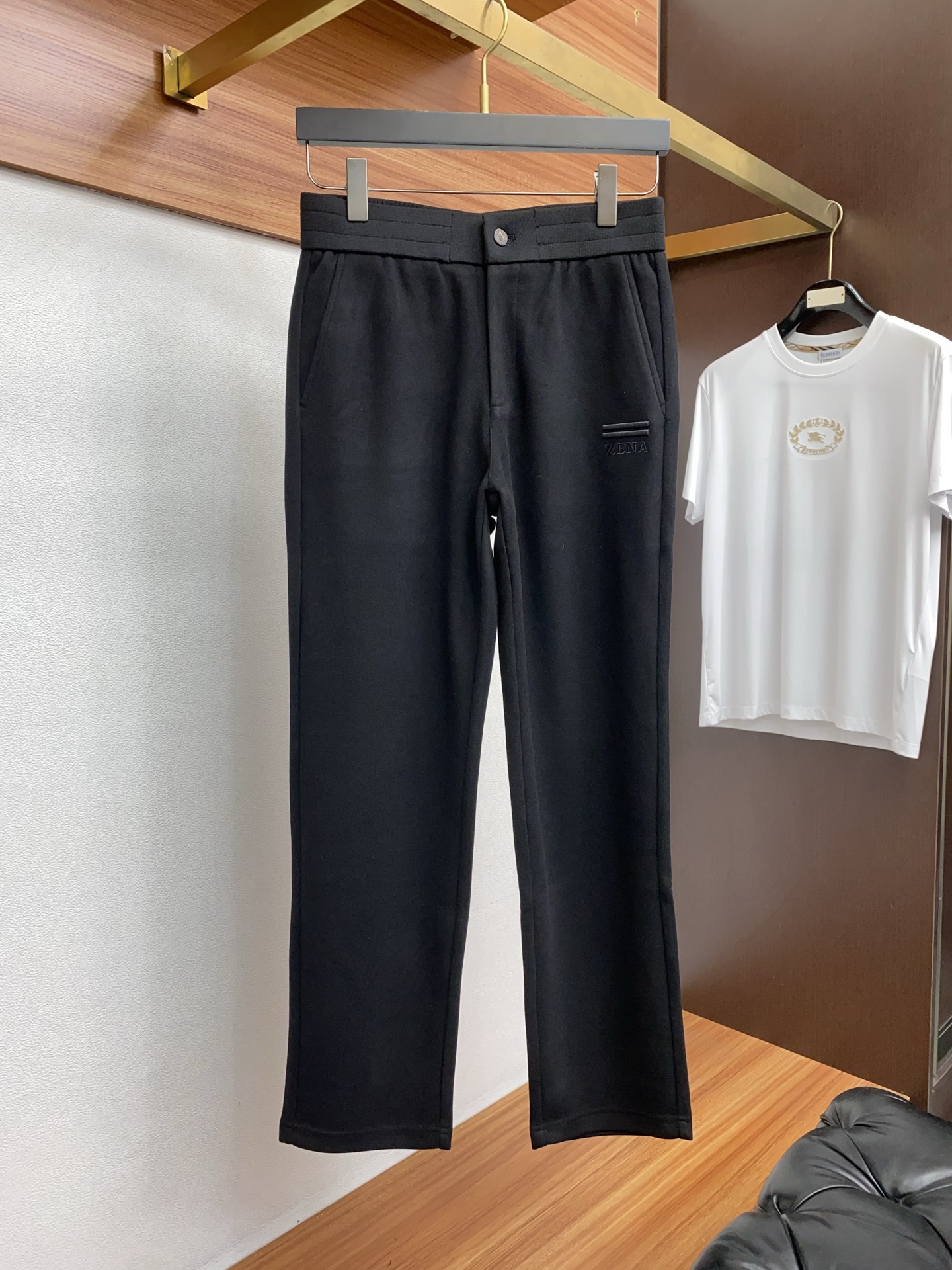 杰尼亚 秋冬新款男士直筒运动裤，羊绒羊毛混纺面料、三标齐、松紧腰抽绳、两侧口袋设计，合体的裁剪、车线工整