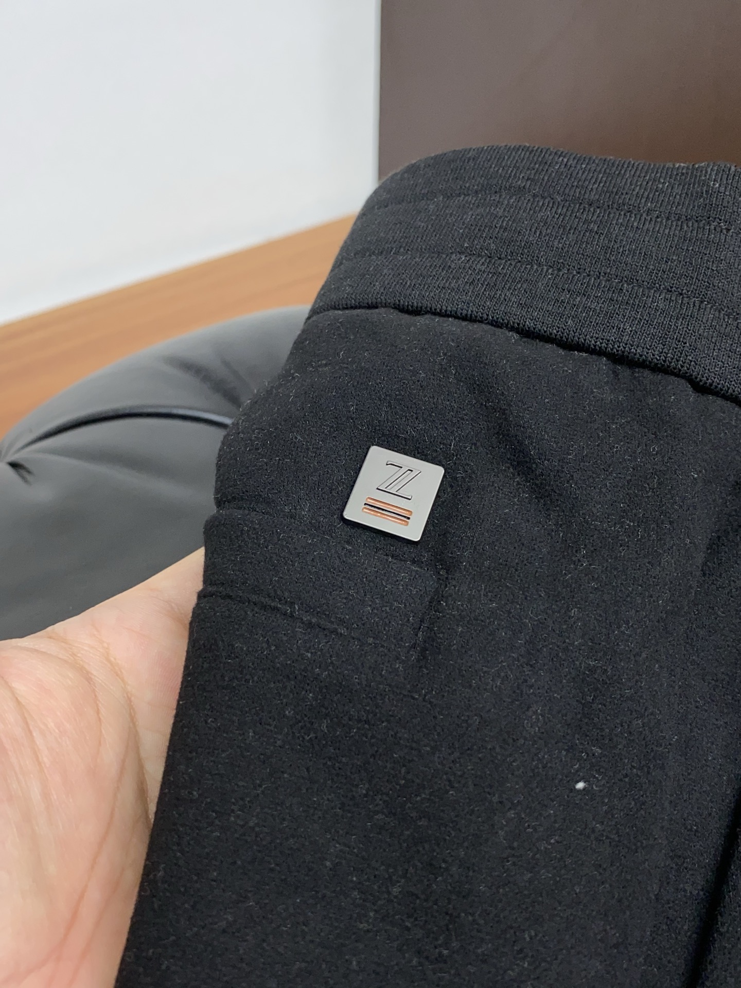 杰尼亚 秋冬新款男士直筒运动裤，羊绒羊毛混纺面料、三标齐、松紧腰抽绳、两侧口袋设计，合体的裁剪、车线工整