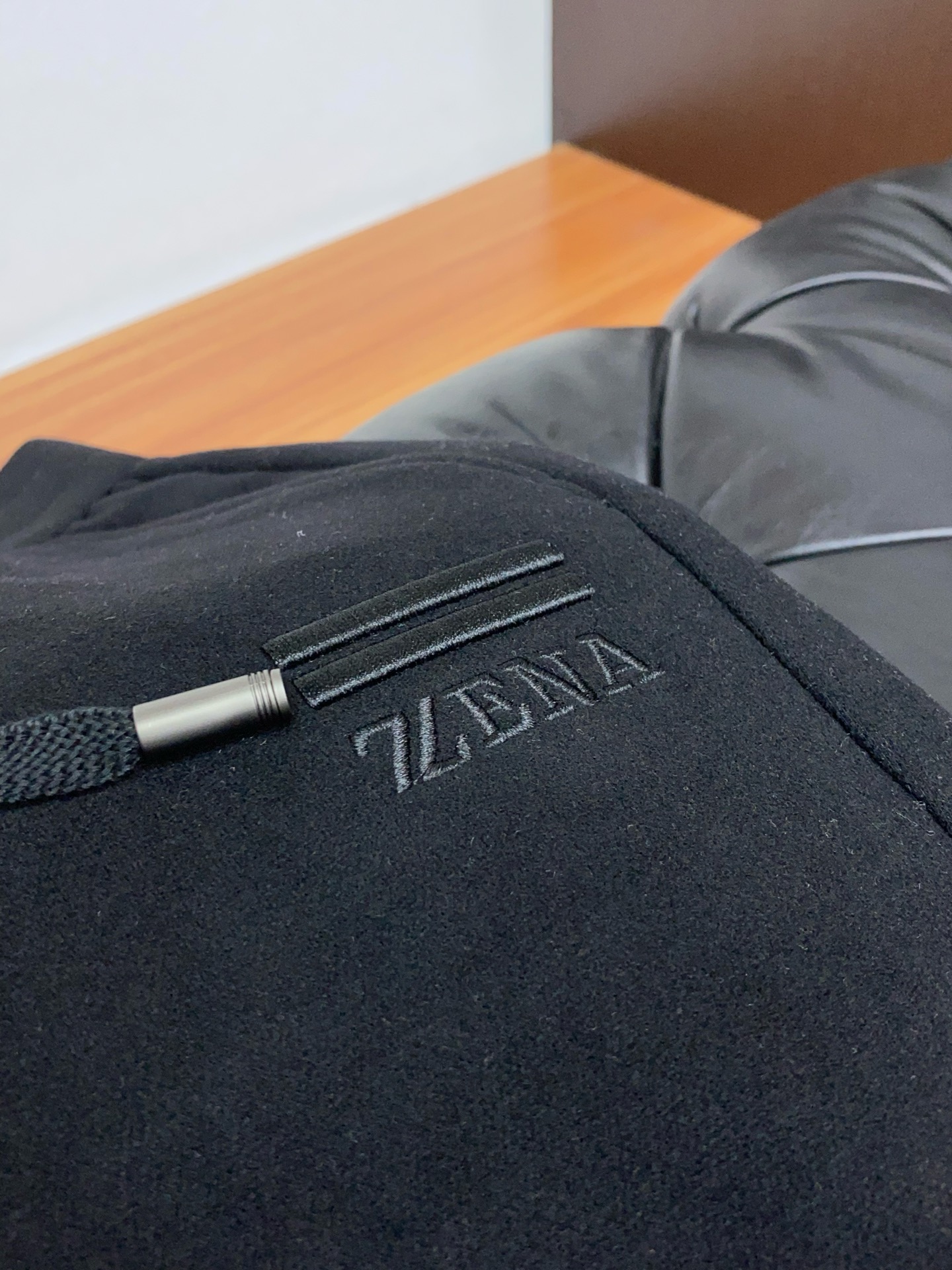 杰尼亚 秋冬新款男士直筒运动裤，羊绒羊毛混纺面料、三标齐、松紧腰抽绳、两侧口袋设计，合体的裁剪、车线工整