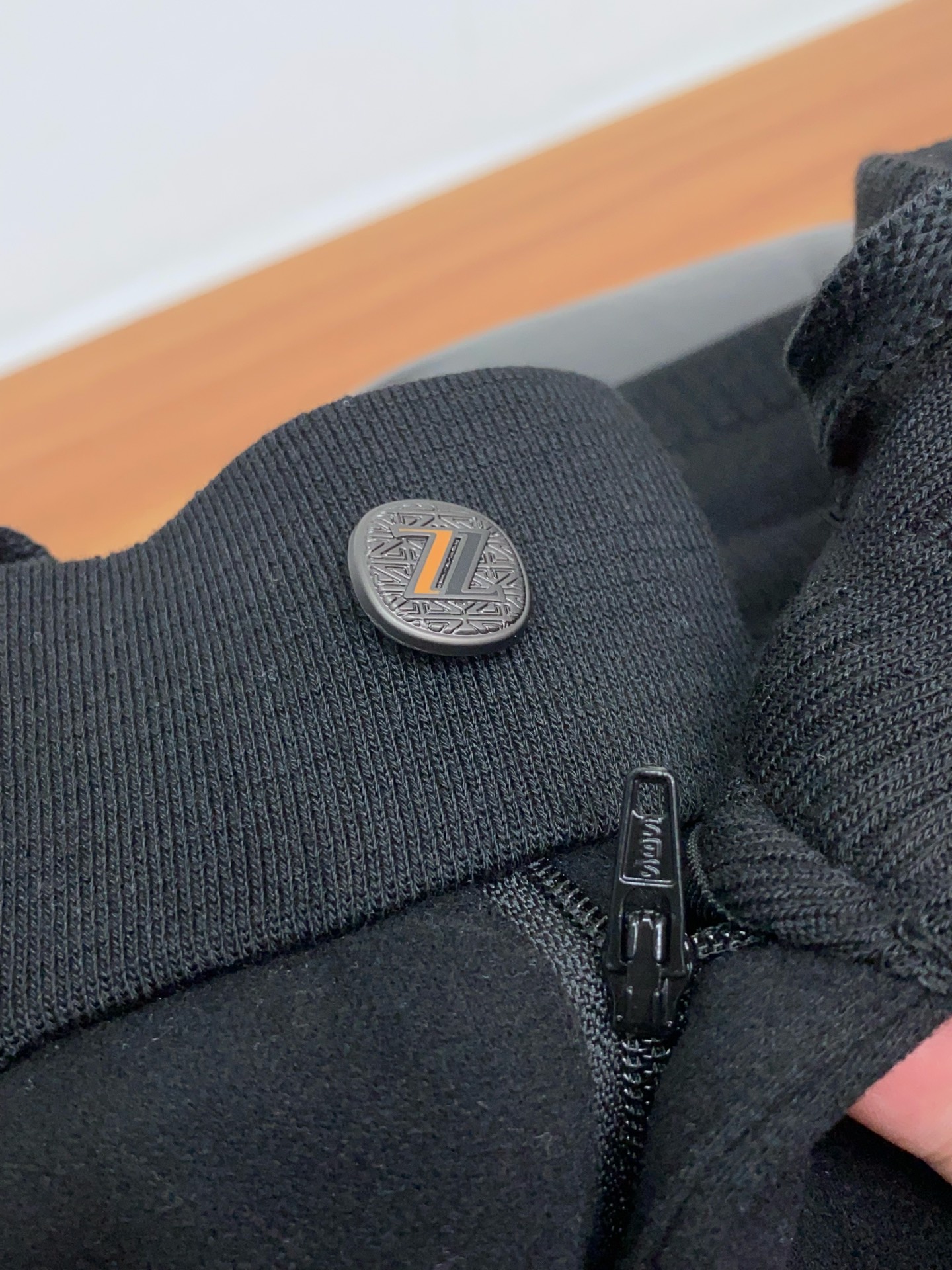 杰尼亚 秋冬新款男士直筒运动裤，羊绒羊毛混纺面料、三标齐、松紧腰抽绳、两侧口袋设计，合体的裁剪、车线工整