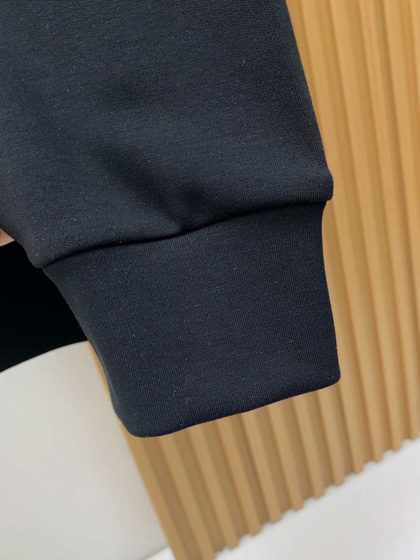 普拉达 2025 秋冬AW新品，时尚休闲打底加厚长袖卫衣专柜同步有售，进口莫戴尔长绒棉拉绒面料，工艺极度