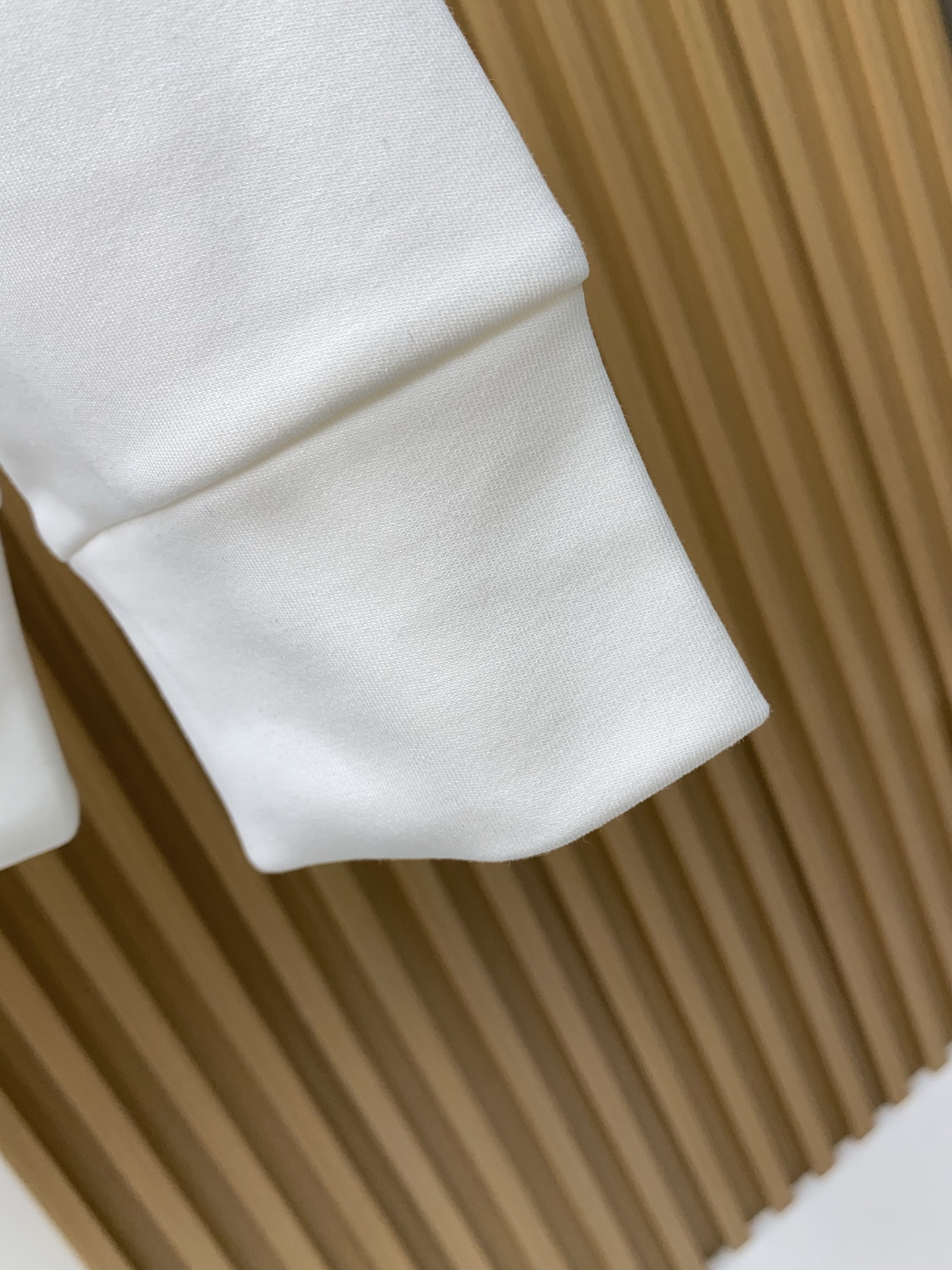 普拉达 2025 秋冬AW新品，时尚休闲打底加厚长袖卫衣专柜同步有售，进口莫戴尔长绒棉拉绒面料，工艺极度