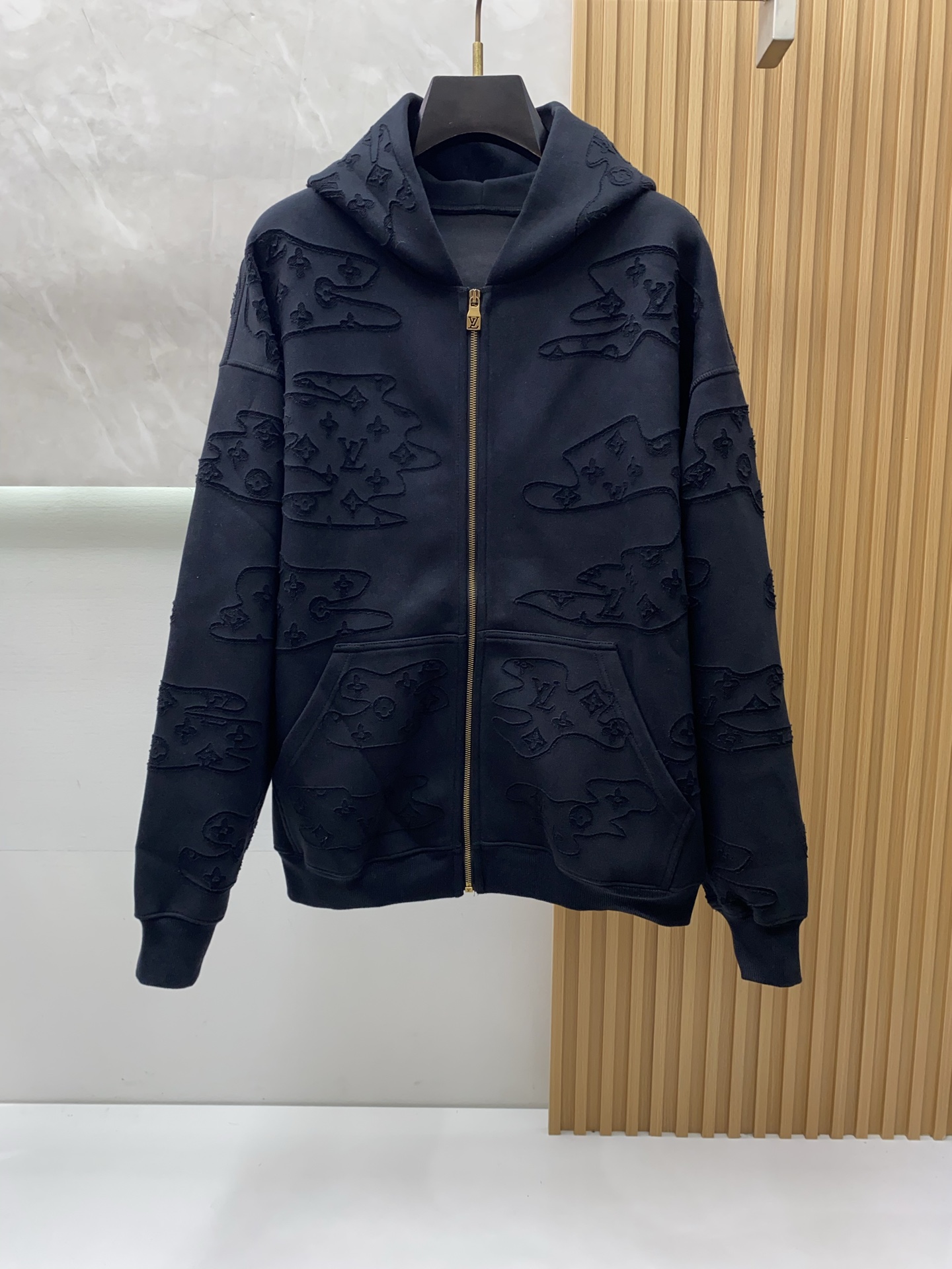 NO:595664,Wrong price. Change the price. 1v Louis Vuitton side zipper composite fabric burnt-out sweatshirt. Color: black, dark gray, light gray. Size S~XL (European sizes tend to be larger, please quote your height and weight when ordering),,louis vuitton,hoodie,sweatshirts,alexander wang19860909上错价 改下 1v路易威登 侧边拉链复合面料烧花工艺卫衣 颜色黑色 深灰 浅灰 尺码S~XL(欧码偏大报身高体重下单),,louis vuitton,hoodie,sweatshirts,alexander wang,Men's clothing
