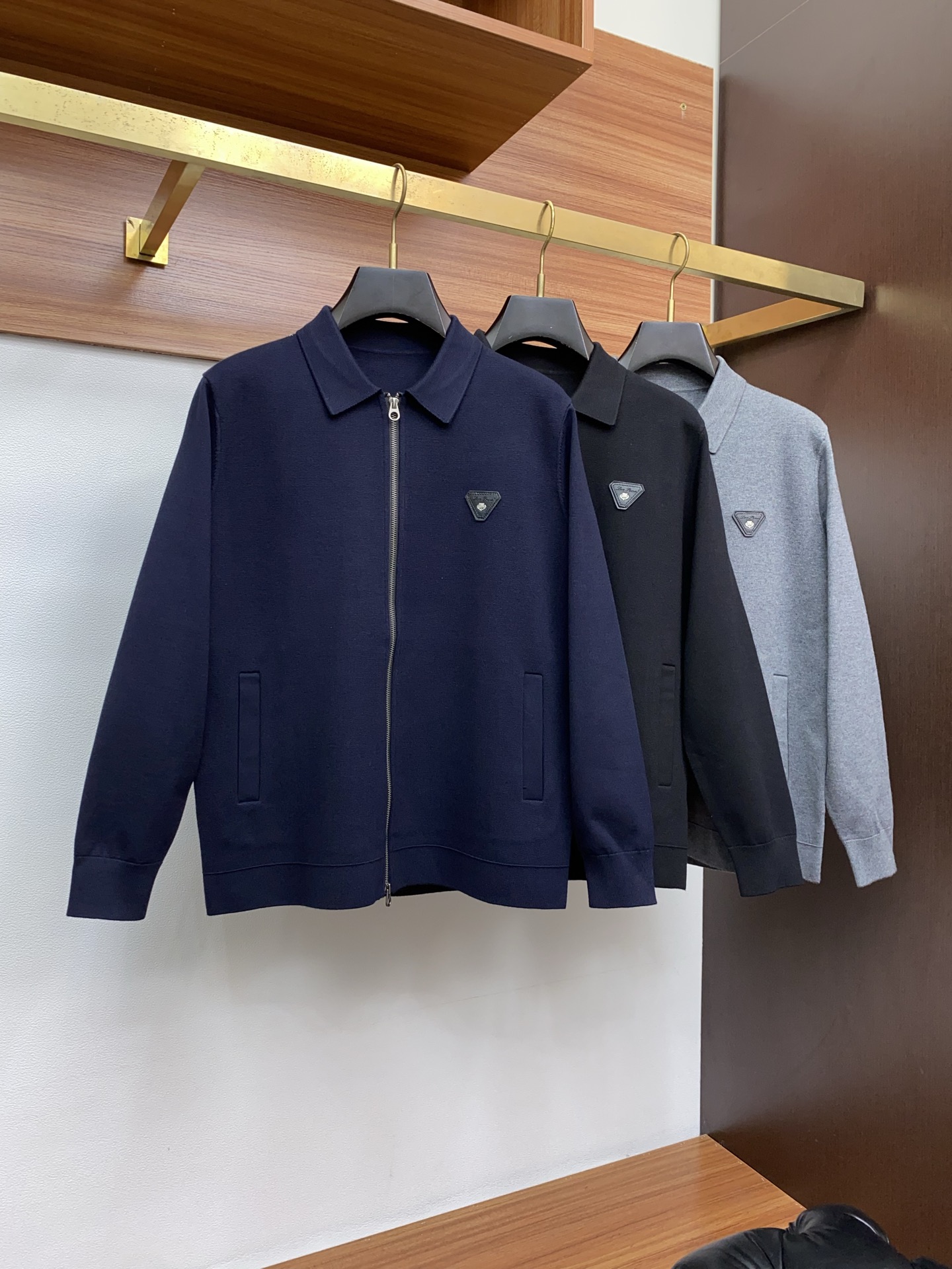 🌾 lP🆕 诺优翩雅 新款来袭！羊毛男士翻领拉链开衫毛衣外套，清爽干练的小立领设计，独特的编织工艺，让纹