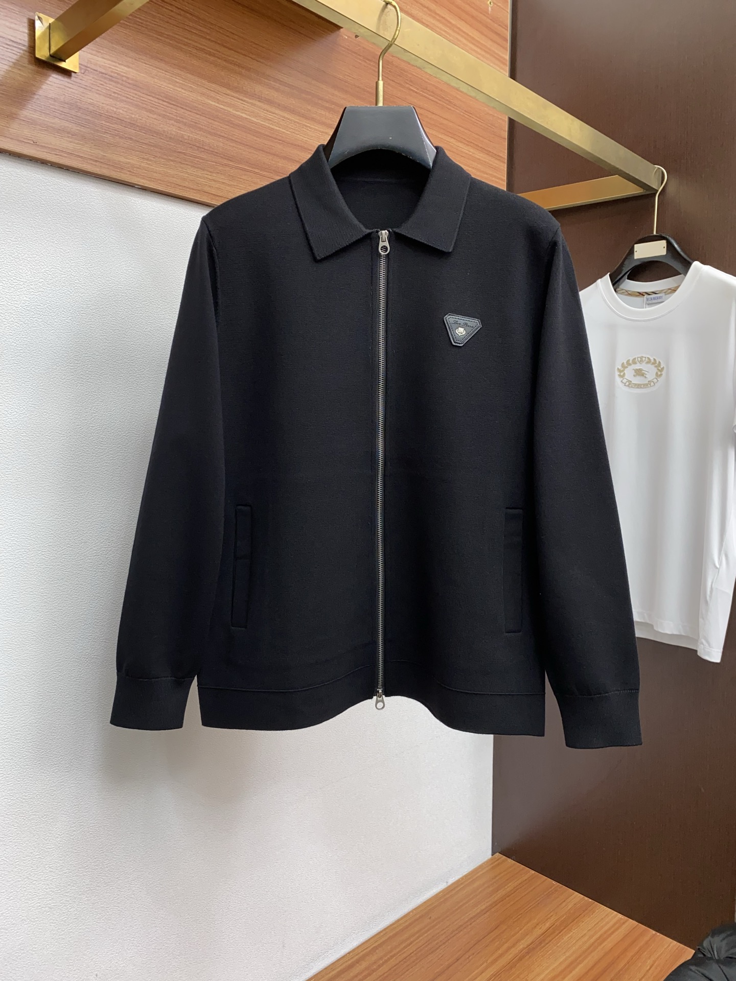 🌾 lP🆕 诺优翩雅 新款来袭！羊毛男士翻领拉链开衫毛衣外套，清爽干练的小立领设计，独特的编织工艺，让纹