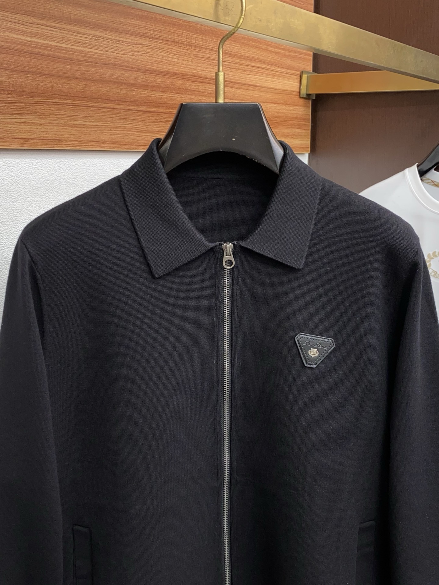 🌾 lP🆕 诺优翩雅 新款来袭！羊毛男士翻领拉链开衫毛衣外套，清爽干练的小立领设计，独特的编织工艺，让纹