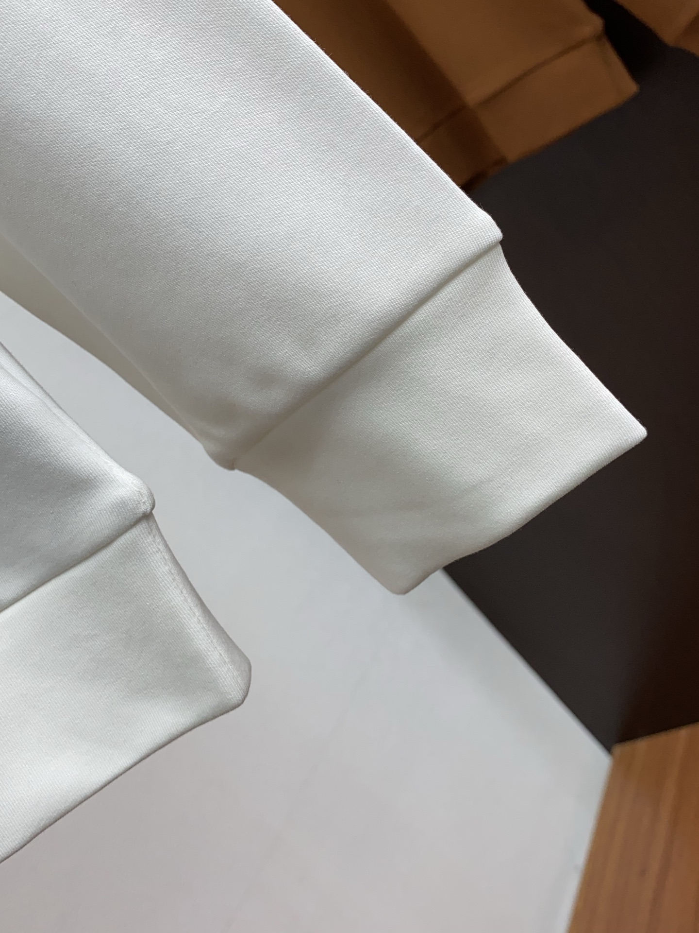 普拉达 2025 秋冬AW新品，时尚休闲打底加厚长袖卫衣专柜同步有售，进口加厚莫戴尔长绒棉拉绒面料，工艺