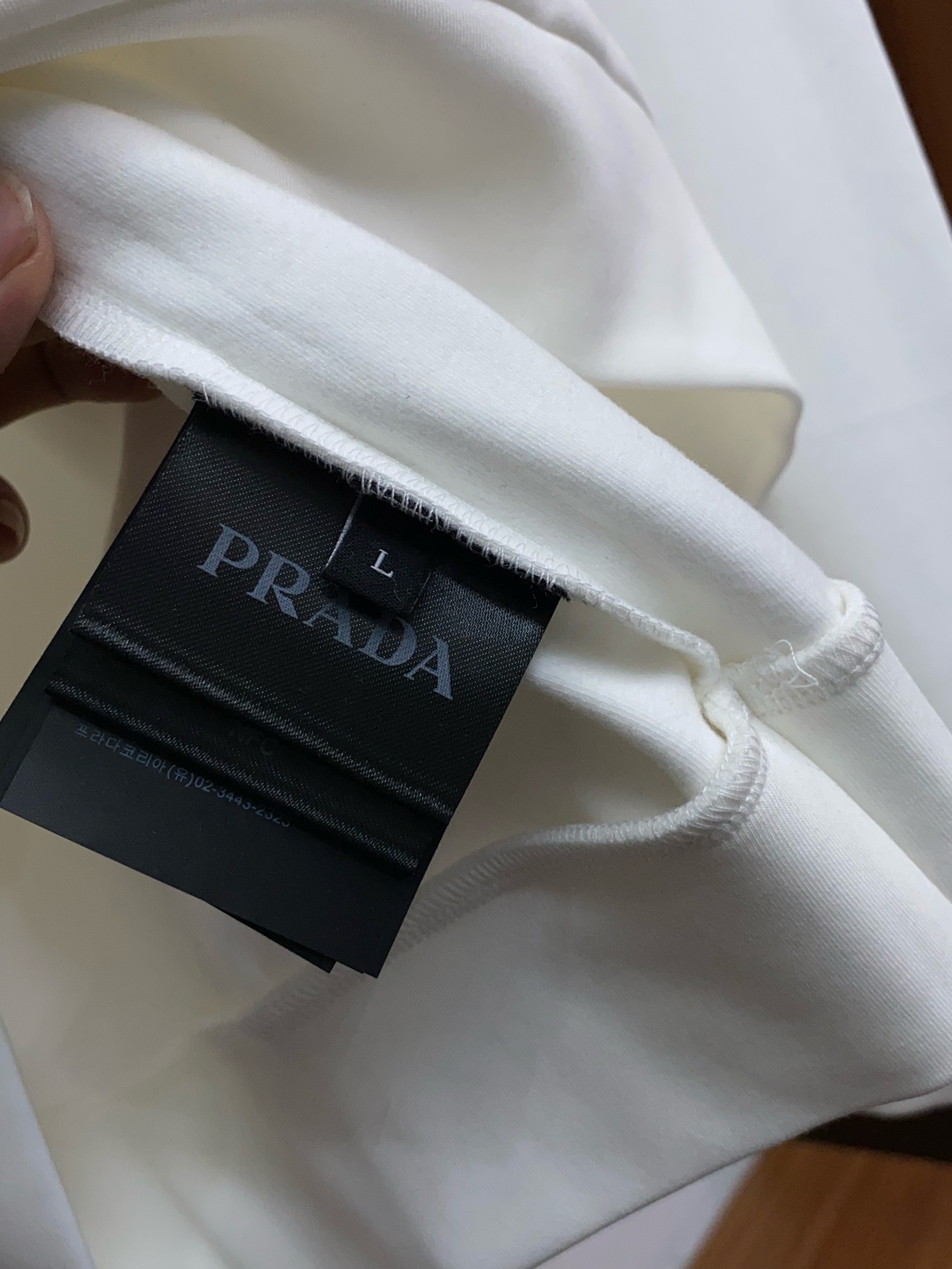 普拉达 2025 秋冬AW新品，时尚休闲打底加厚长袖卫衣专柜同步有售，进口加厚莫戴尔长绒棉拉绒面料，工艺