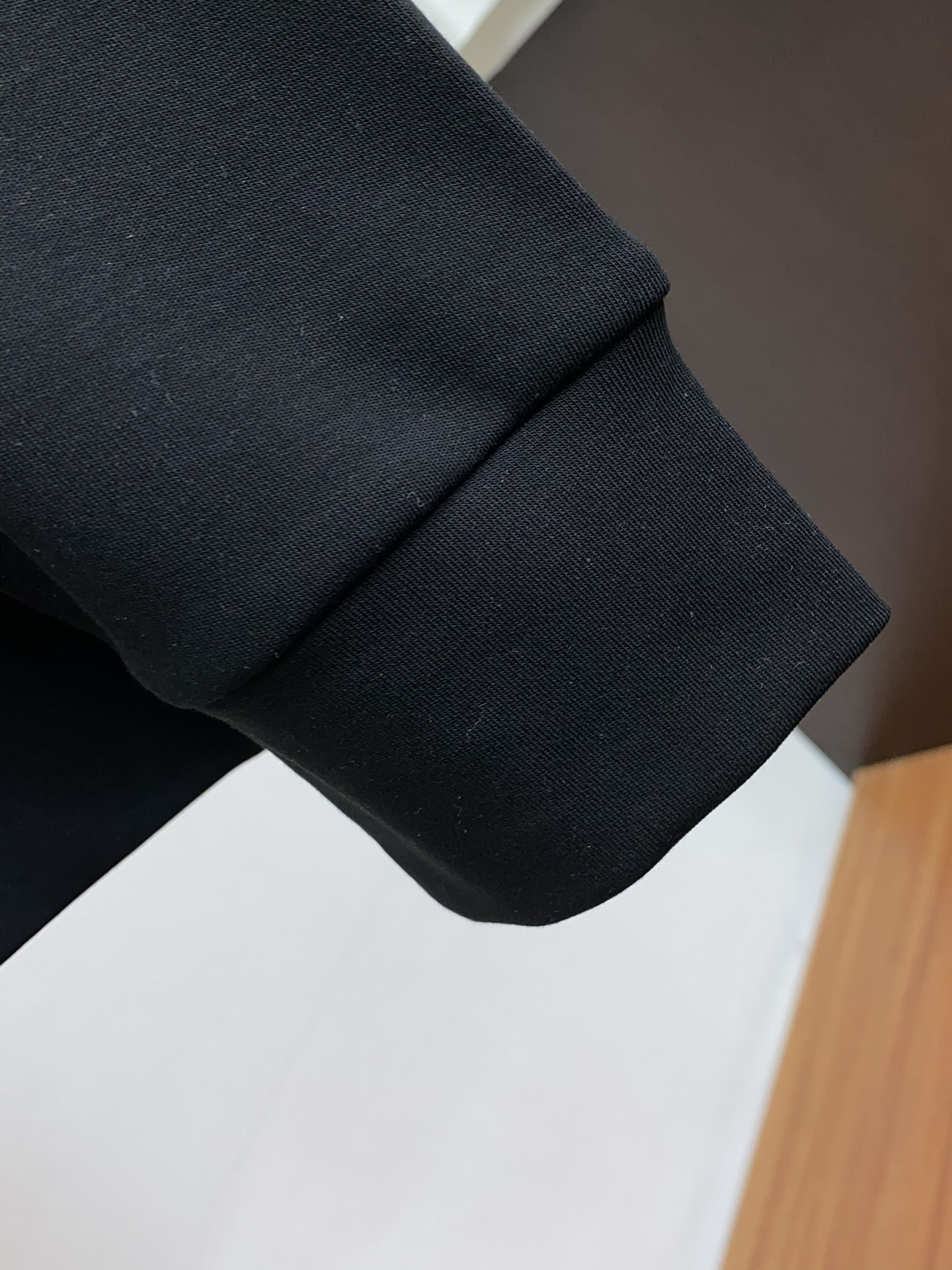 普拉达 2025 秋冬AW新品，时尚休闲打底加厚长袖卫衣专柜同步有售，进口加厚莫戴尔长绒棉拉绒面料，工艺