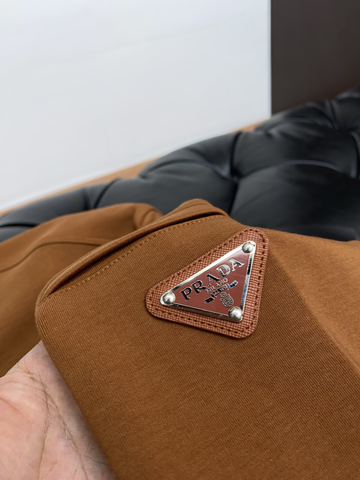 普拉达 2025 秋冬AW新品，时尚休闲打底加厚长袖卫衣专柜同步有售，进口加厚莫戴尔长绒棉拉绒面料，工艺