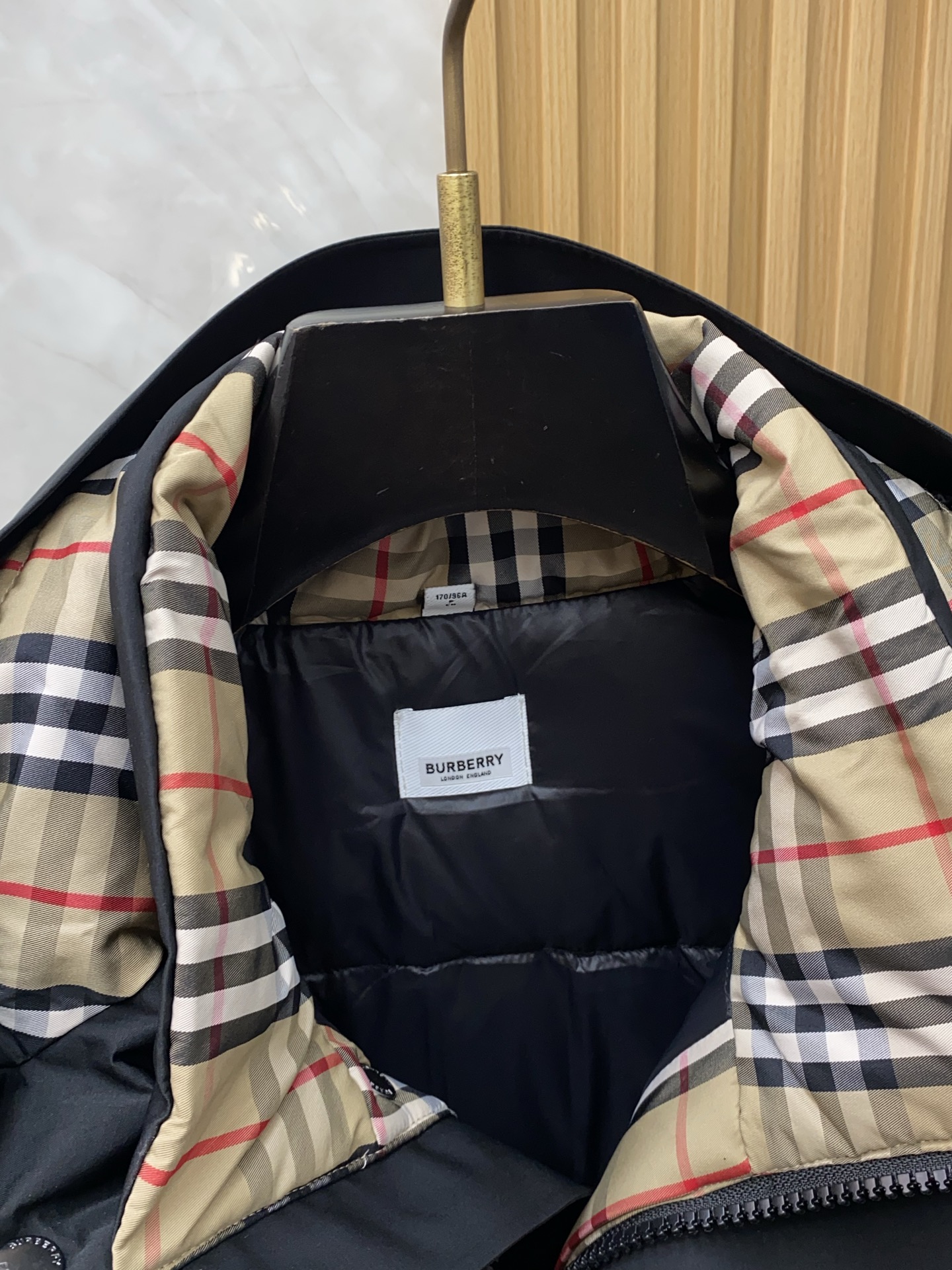 巴宝莉 秋冬新款羽绒服 原版1:1订制五金配件全进口原版定制 欢迎专柜对比 绝对的高品质 采用顶级90白