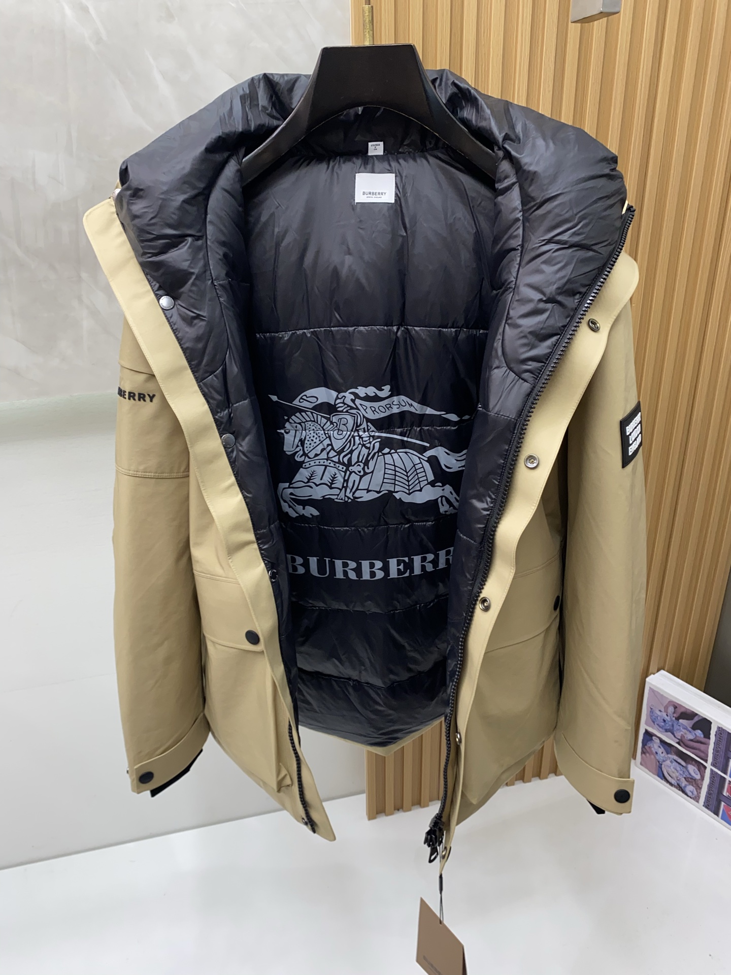 巴宝莉 秋冬新款羽绒服 原版1:1订制五金配件全进口原版定制 欢迎专柜对比 绝对的高品质 采用顶级90白