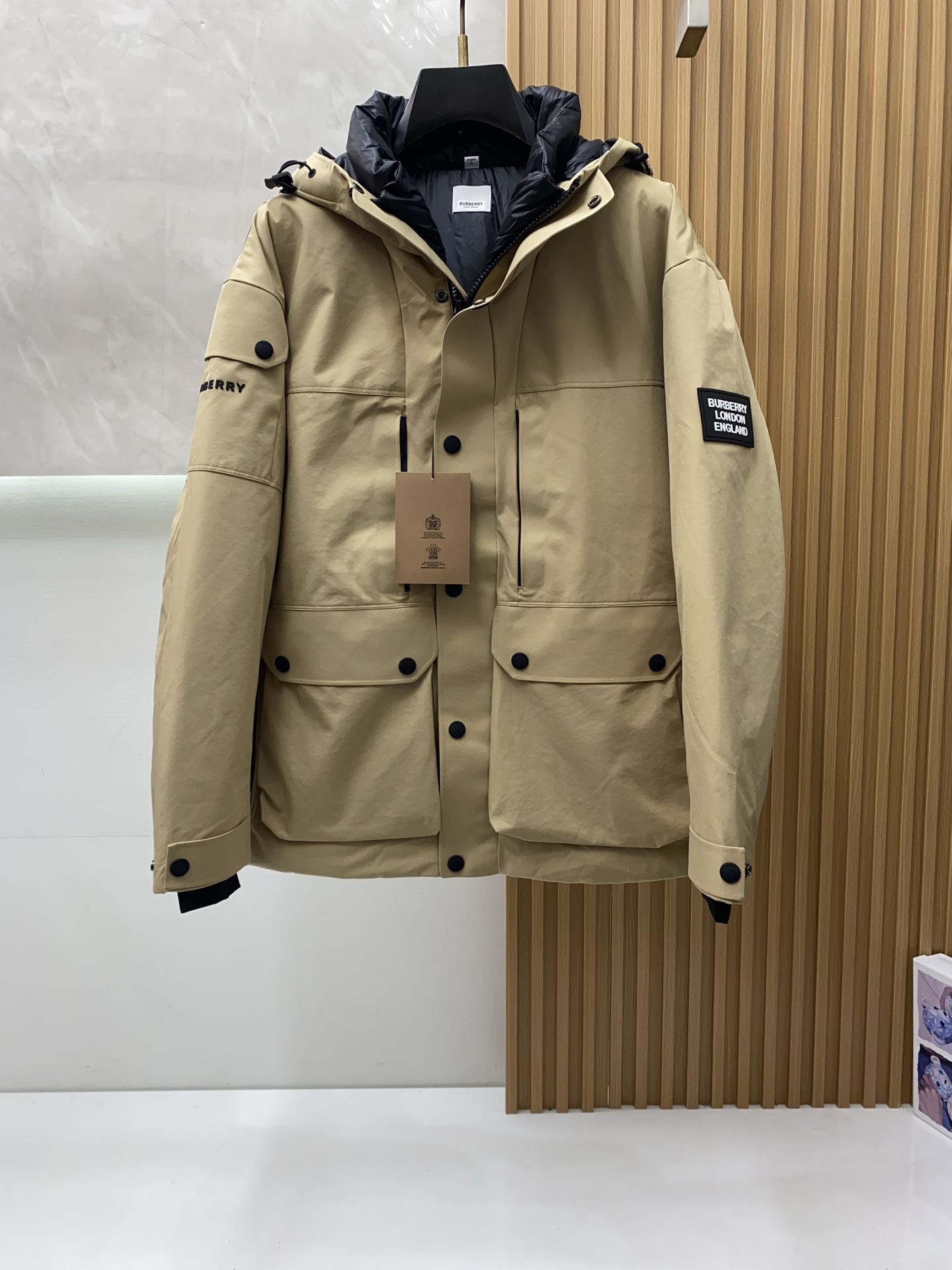 巴宝莉 秋冬新款羽绒服 原版1:1订制五金配件全进口原版定制 欢迎专柜对比 绝对的高品质 采用顶级90白