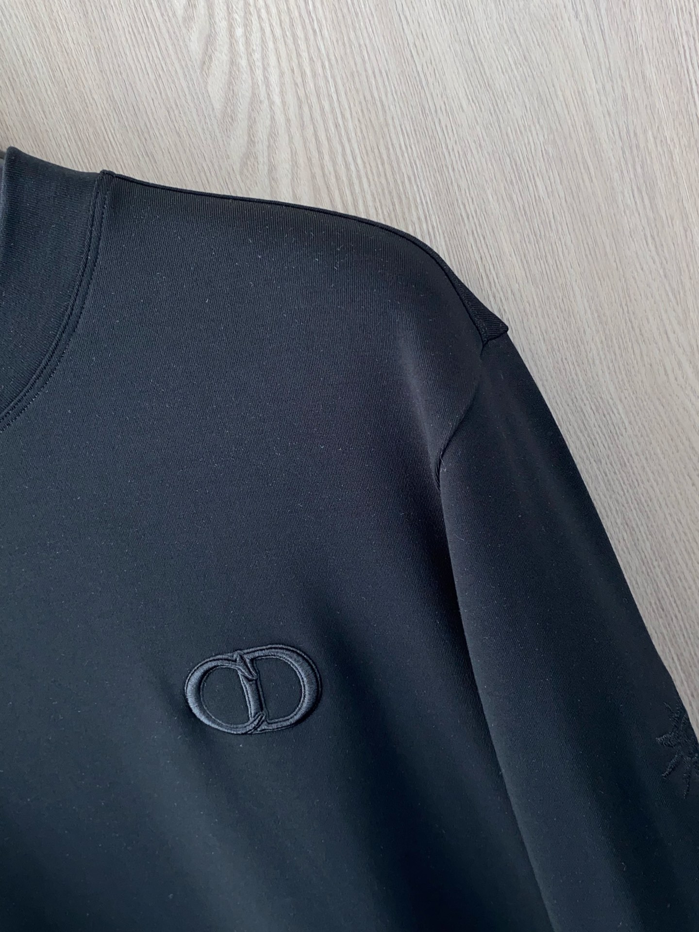 迪奥 2025 秋冬AW新品，时尚休闲打底加厚长袖卫衣专柜同步有售，进口加厚莫戴尔长绒棉拉绒面料，工艺极