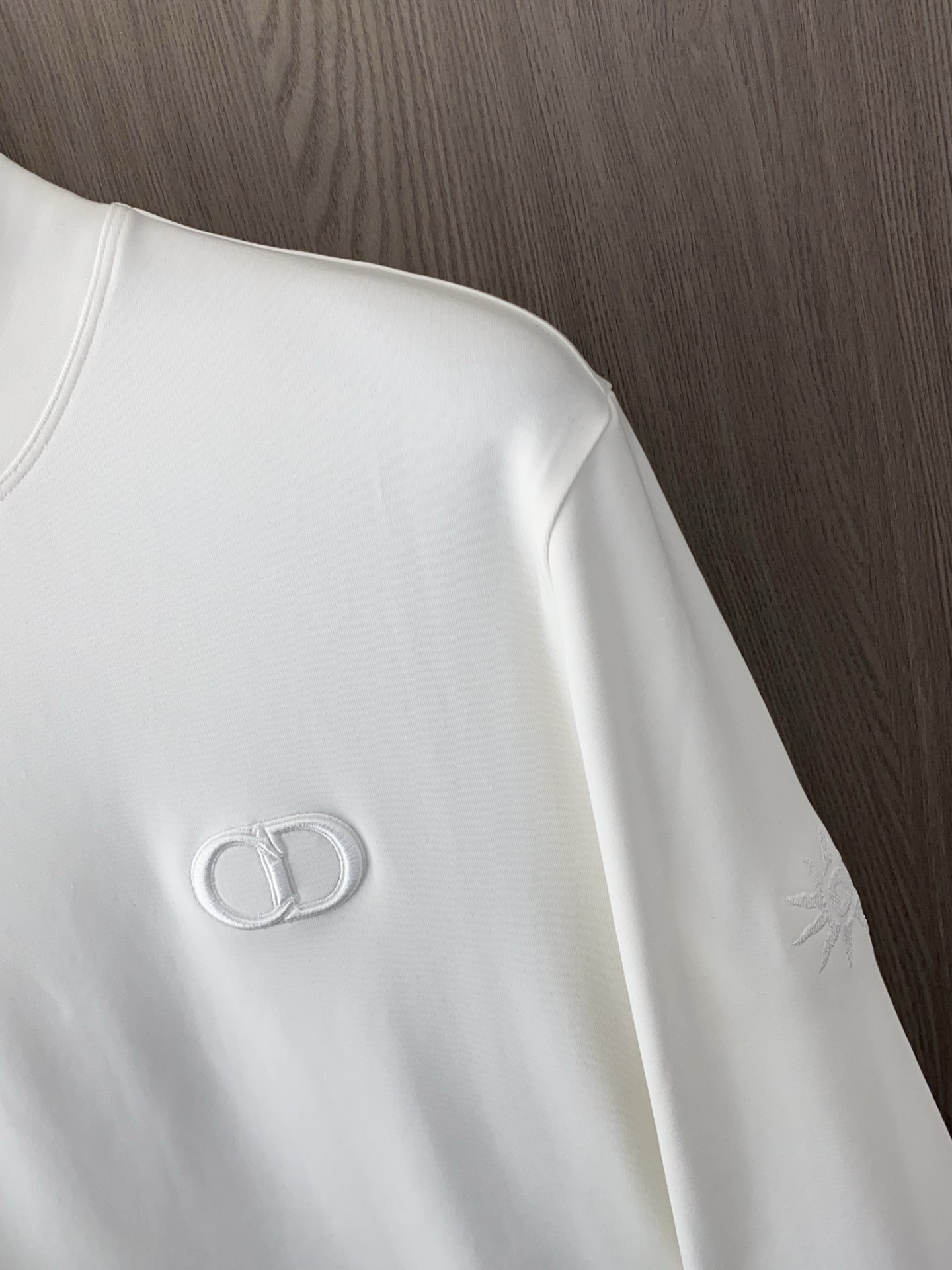 迪奥 2025 秋冬AW新品，时尚休闲打底加厚长袖卫衣专柜同步有售，进口加厚莫戴尔长绒棉拉绒面料，工艺极