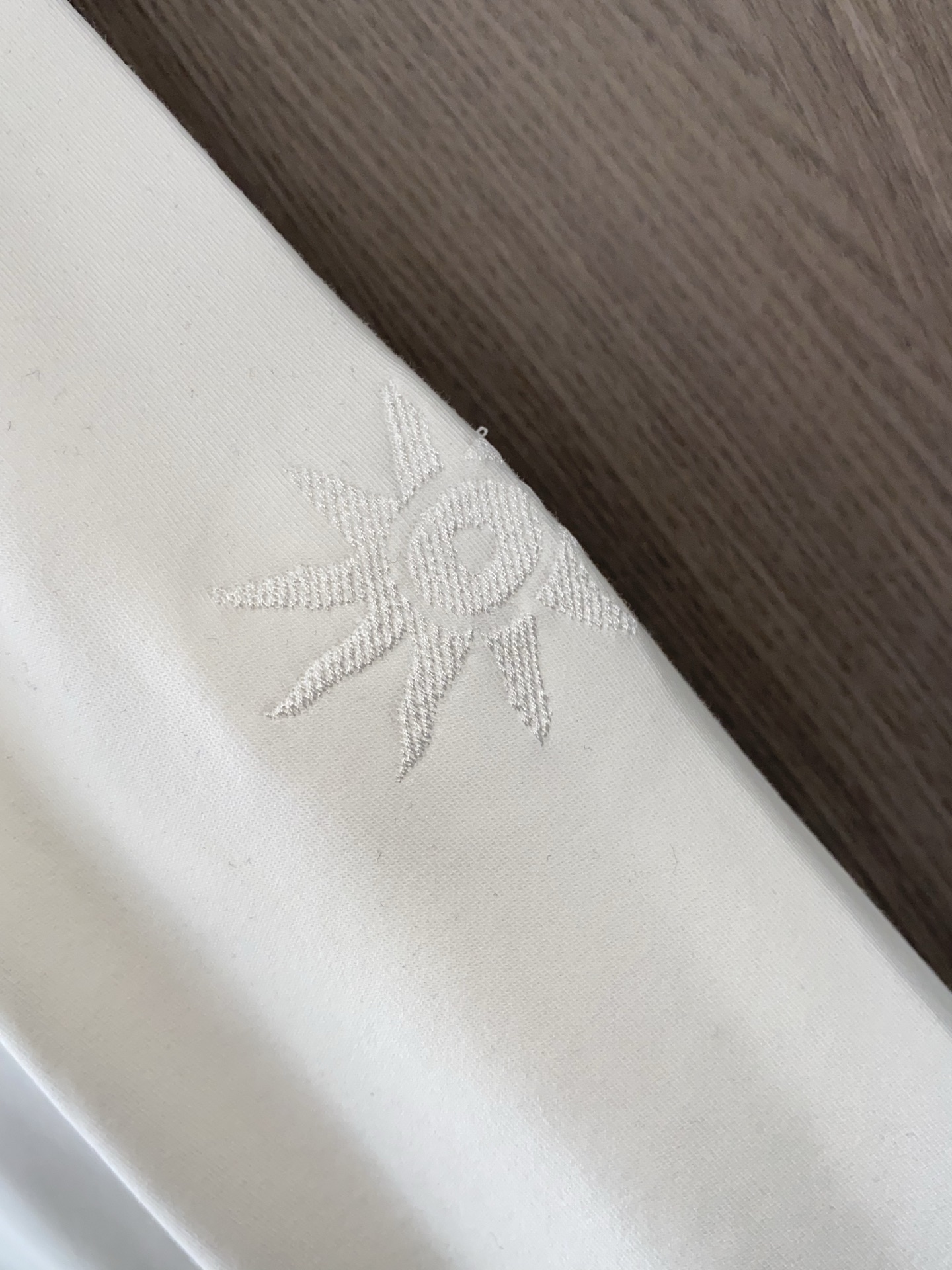 迪奥 2025 秋冬AW新品，时尚休闲打底加厚长袖卫衣专柜同步有售，进口加厚莫戴尔长绒棉拉绒面料，工艺极