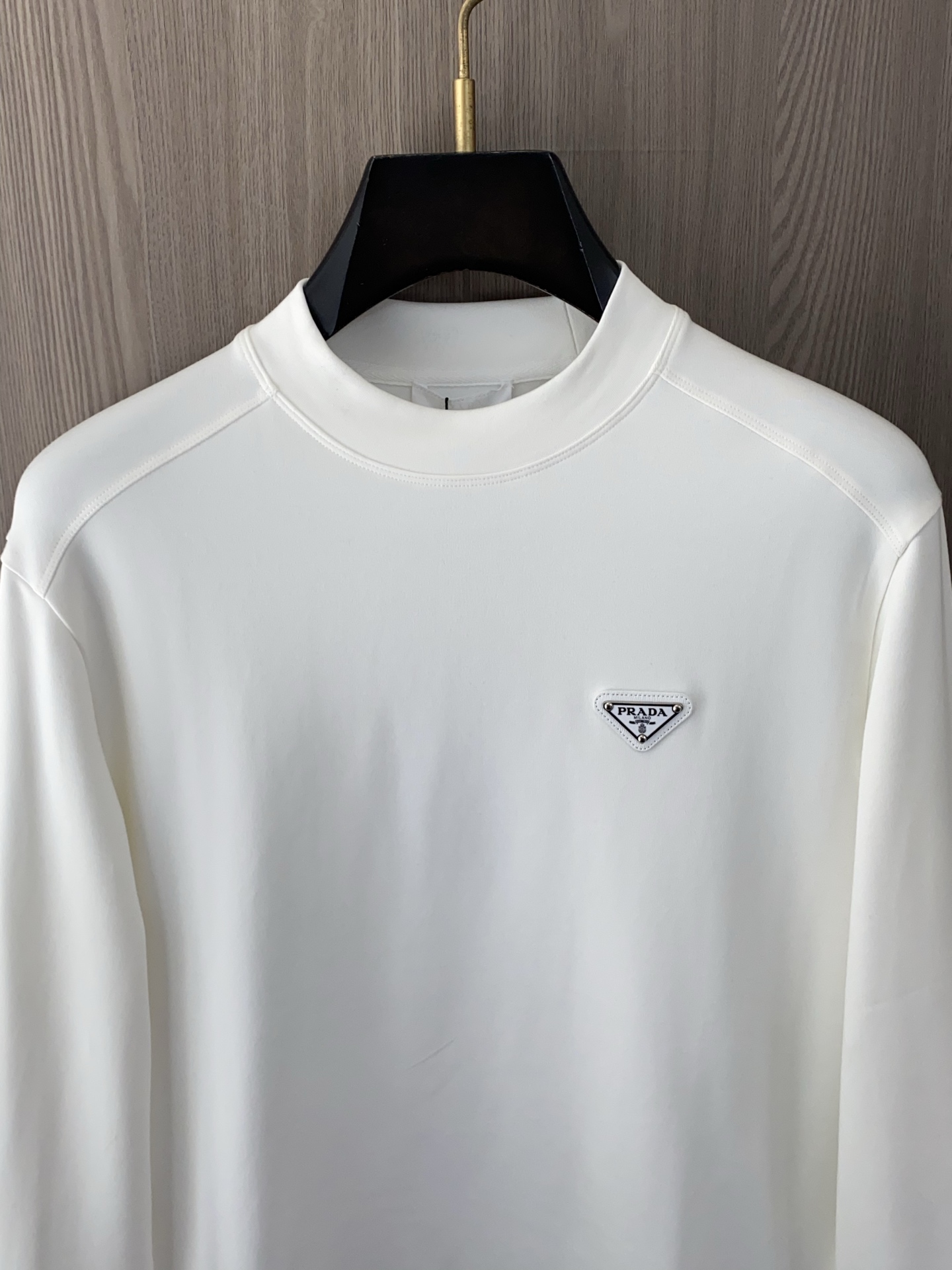 🌾 普拉达 2025 秋冬AW新品，时尚休闲打底加厚长袖卫衣专柜同步有售，进口加厚莫戴尔长绒棉拉绒面料，