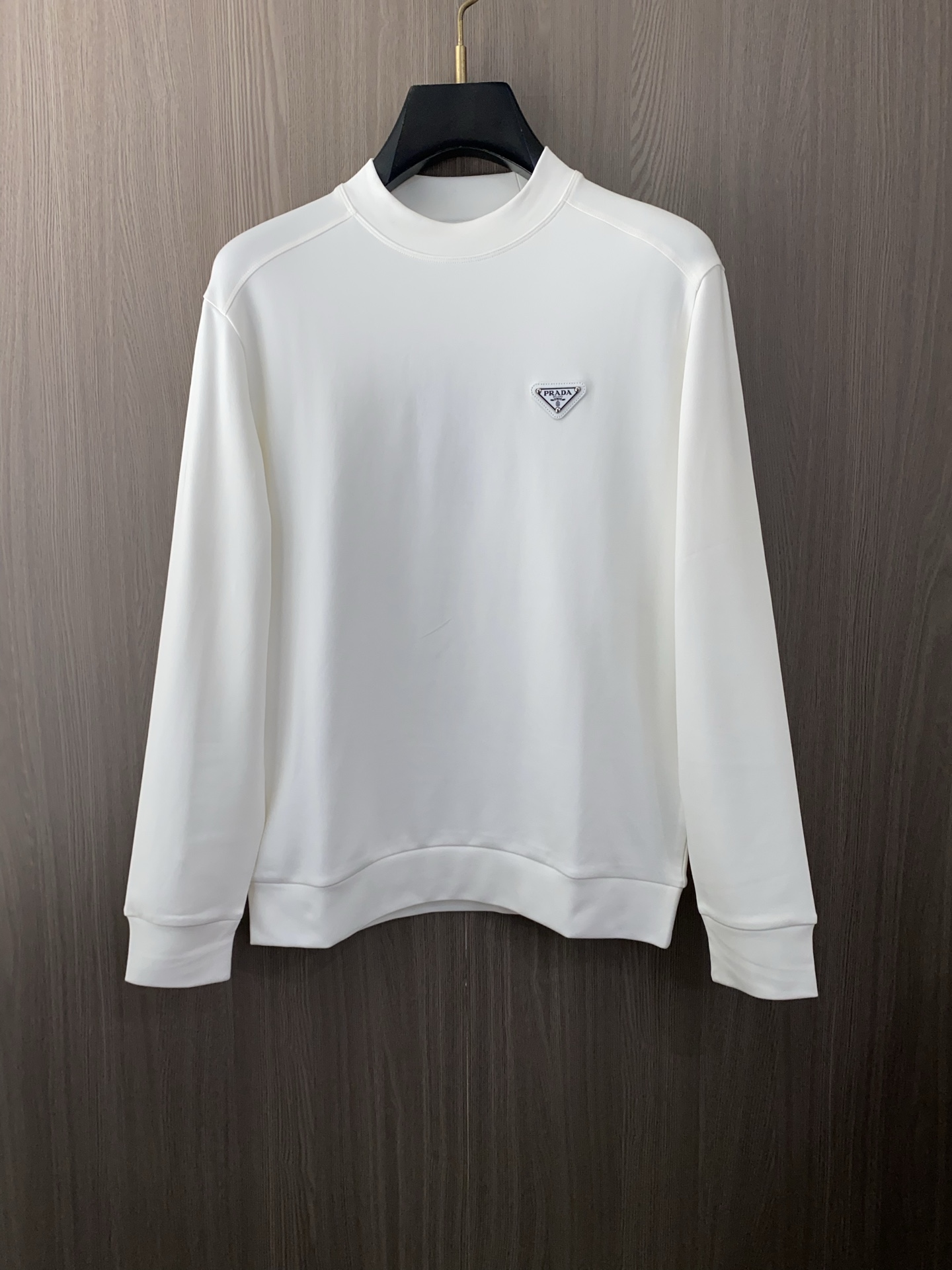 🌾 普拉达 2025 秋冬AW新品，时尚休闲打底加厚长袖卫衣专柜同步有售，进口加厚莫戴尔长绒棉拉绒面料，