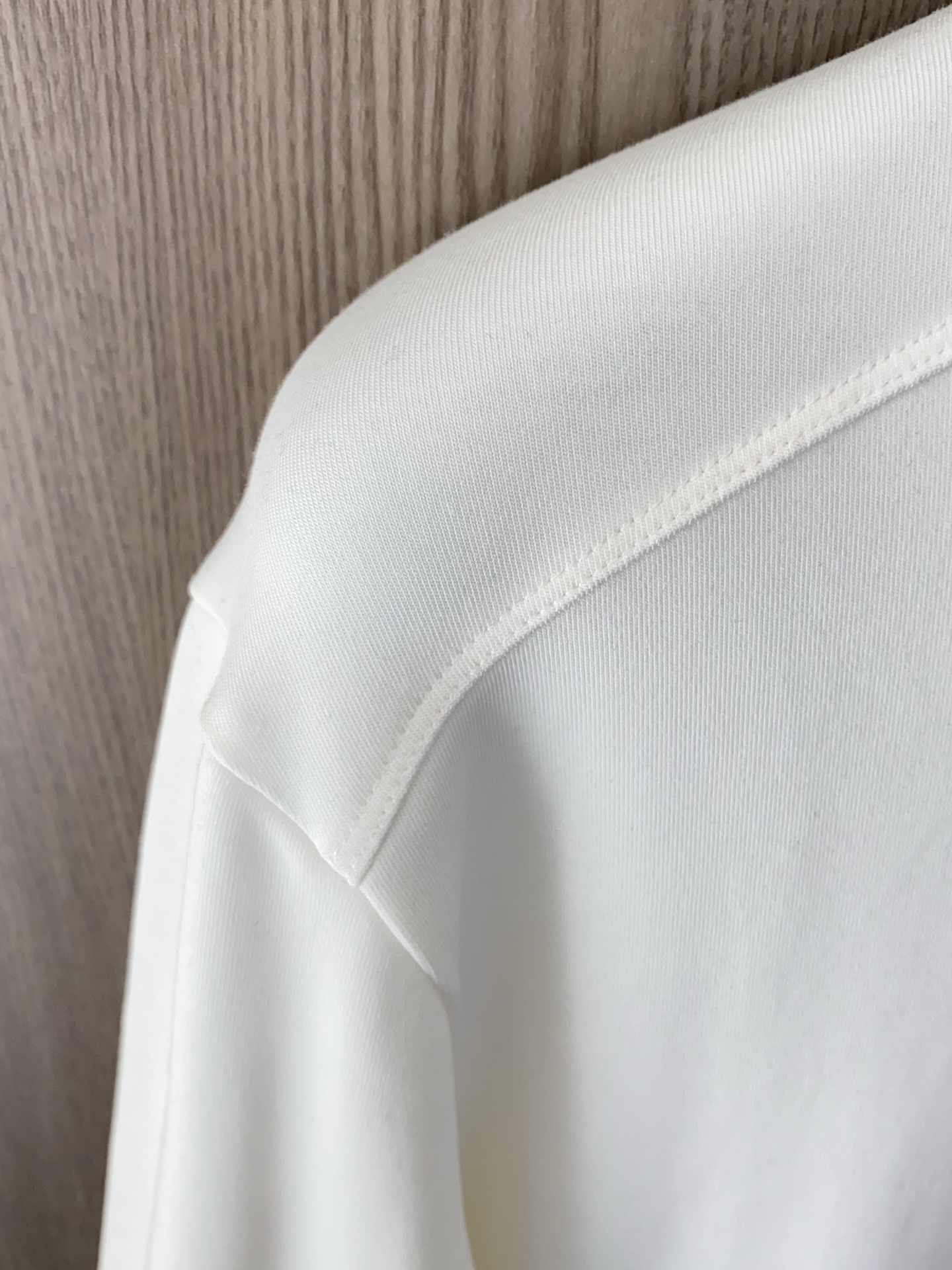 🌾 普拉达 2025 秋冬AW新品，时尚休闲打底加厚长袖卫衣专柜同步有售，进口加厚莫戴尔长绒棉拉绒面料，