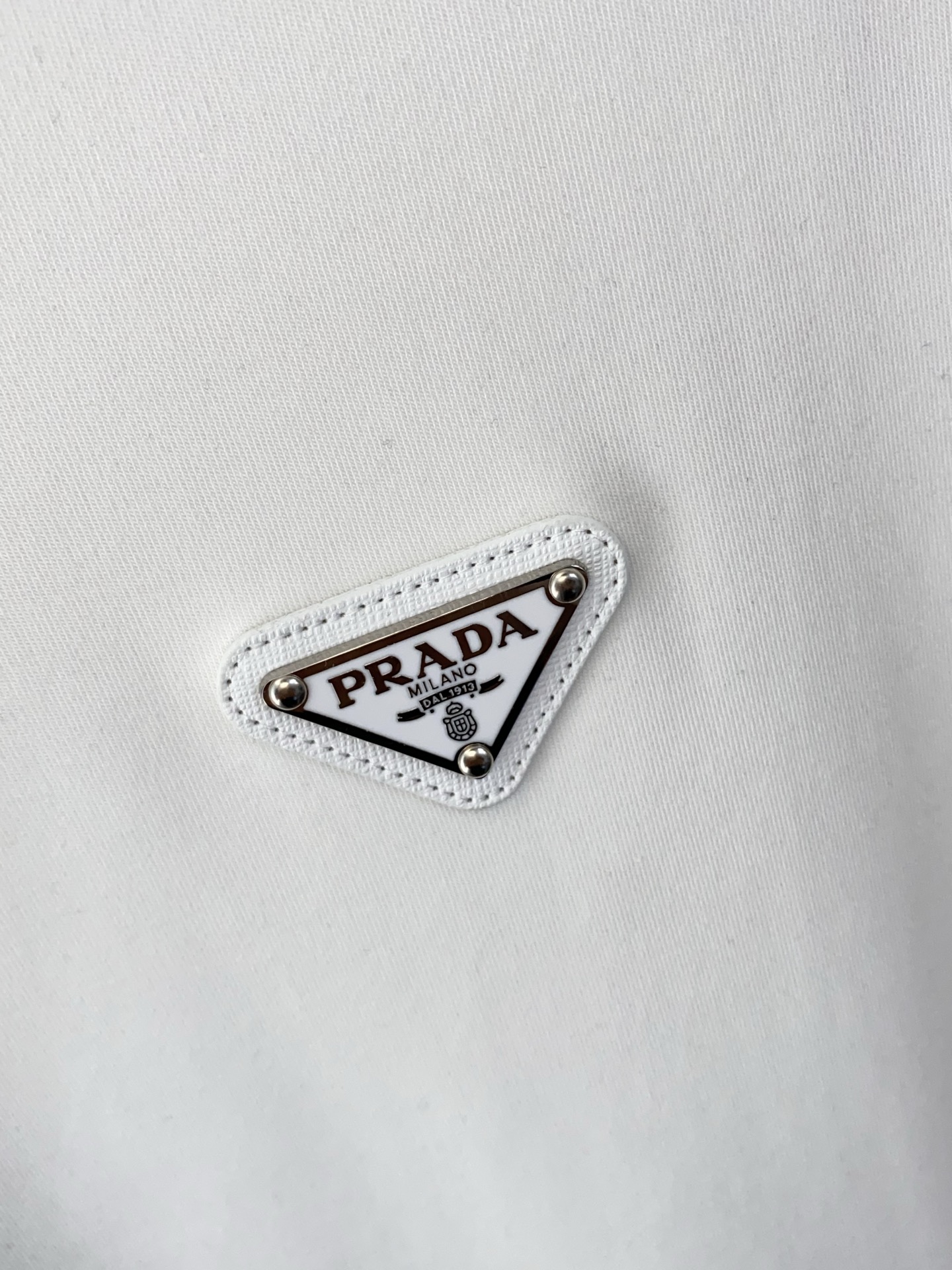 🌾 普拉达 2025 秋冬AW新品，时尚休闲打底加厚长袖卫衣专柜同步有售，进口加厚莫戴尔长绒棉拉绒面料，