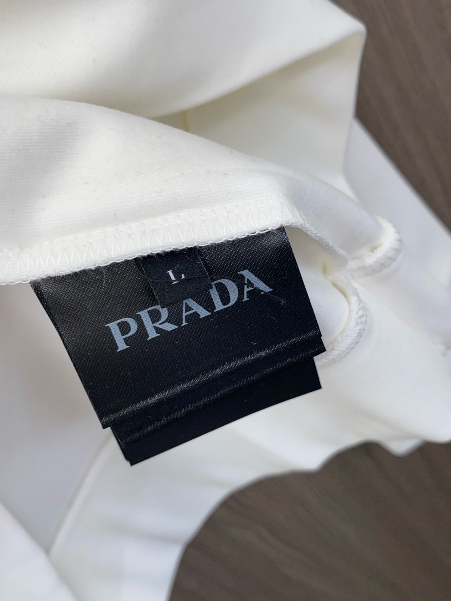 🌾 普拉达 2025 秋冬AW新品，时尚休闲打底加厚长袖卫衣专柜同步有售，进口加厚莫戴尔长绒棉拉绒面料，