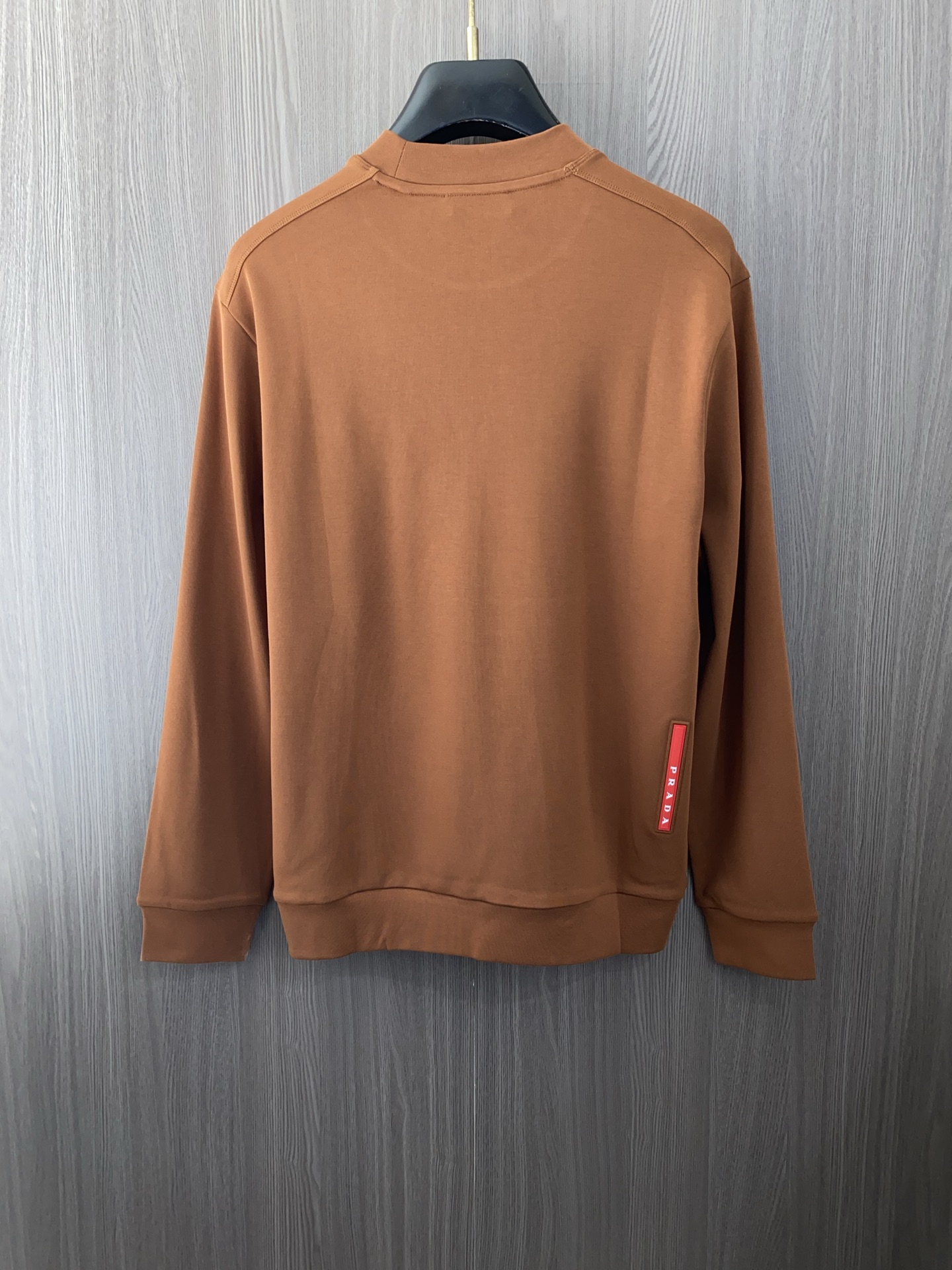 普拉达 2025 秋冬AW新品，时尚休闲打底加厚长袖卫衣专柜同步有售，进口加厚莫戴尔长绒棉拉绒面料，工艺