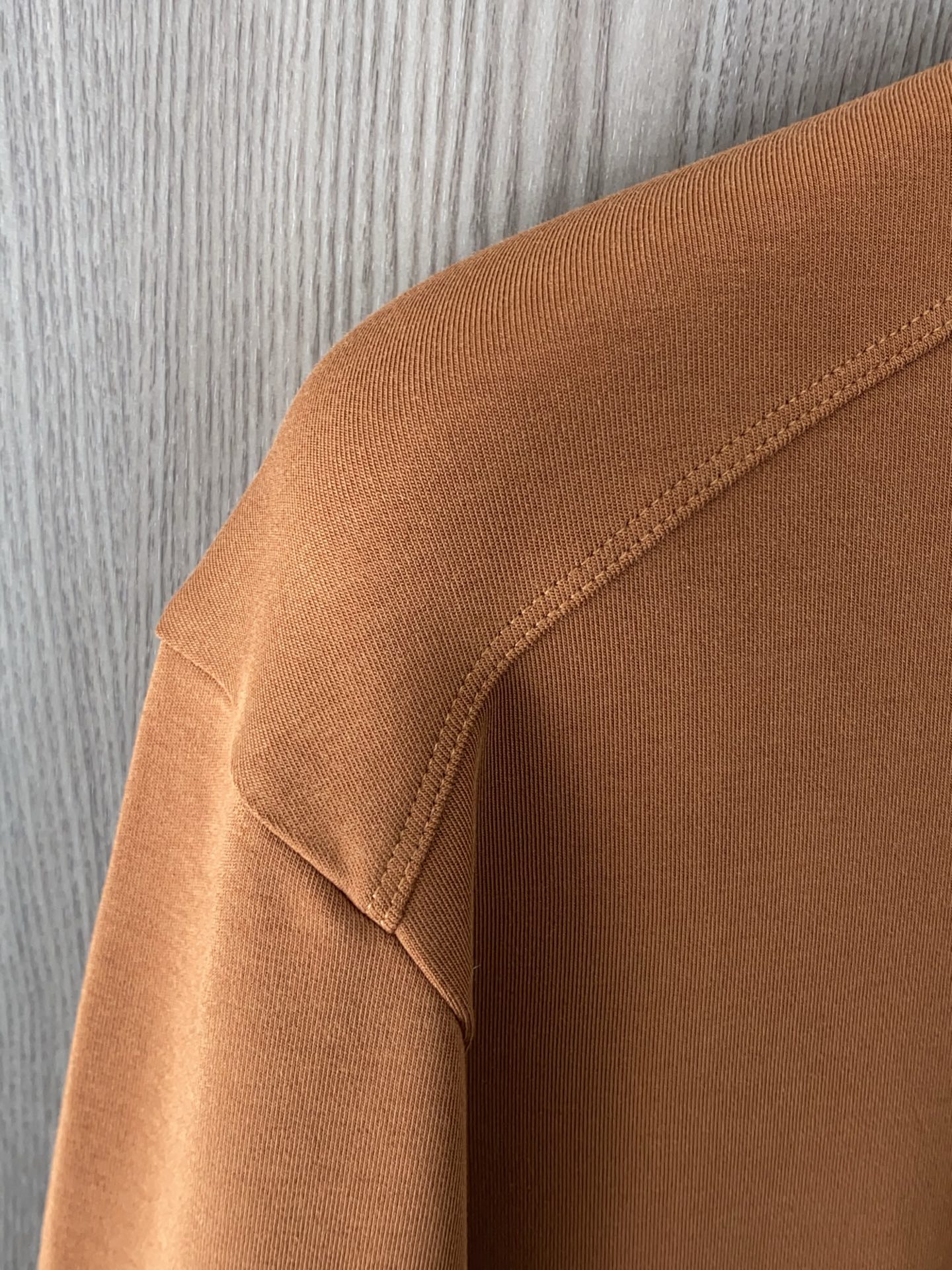 普拉达 2025 秋冬AW新品，时尚休闲打底加厚长袖卫衣专柜同步有售，进口加厚莫戴尔长绒棉拉绒面料，工艺