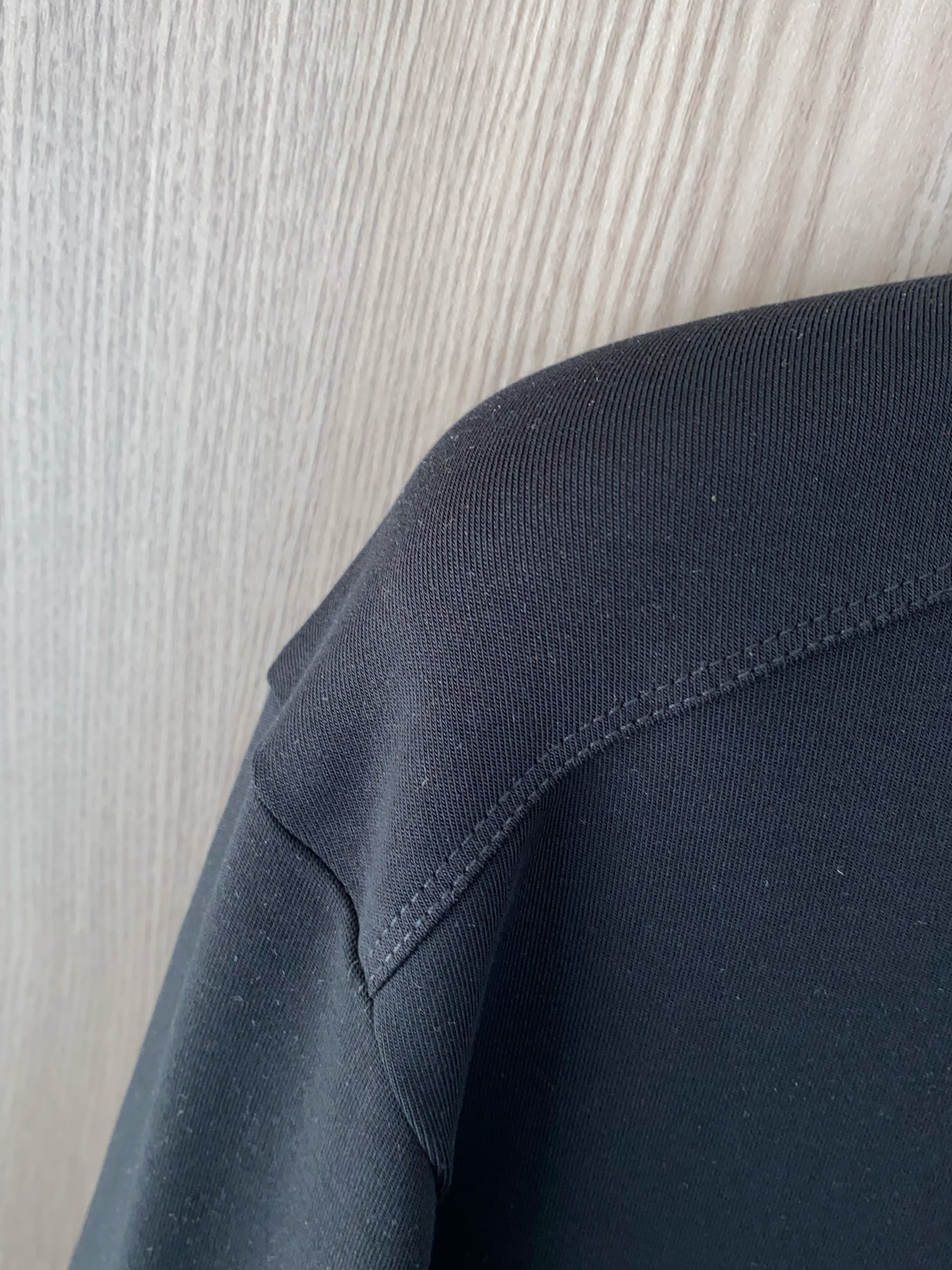 普拉达 2025 秋冬AW新品，时尚休闲打底加厚长袖卫衣专柜同步有售，进口加厚莫戴尔长绒棉拉绒面料，工艺