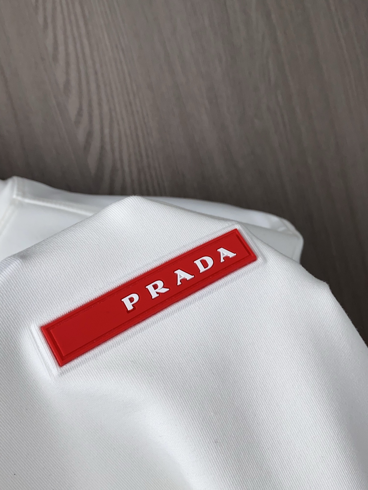 普拉达 2025 秋冬AW新品，时尚休闲打底加厚长袖卫衣专柜同步有售，进口加厚莫戴尔长绒棉拉绒面料，工艺