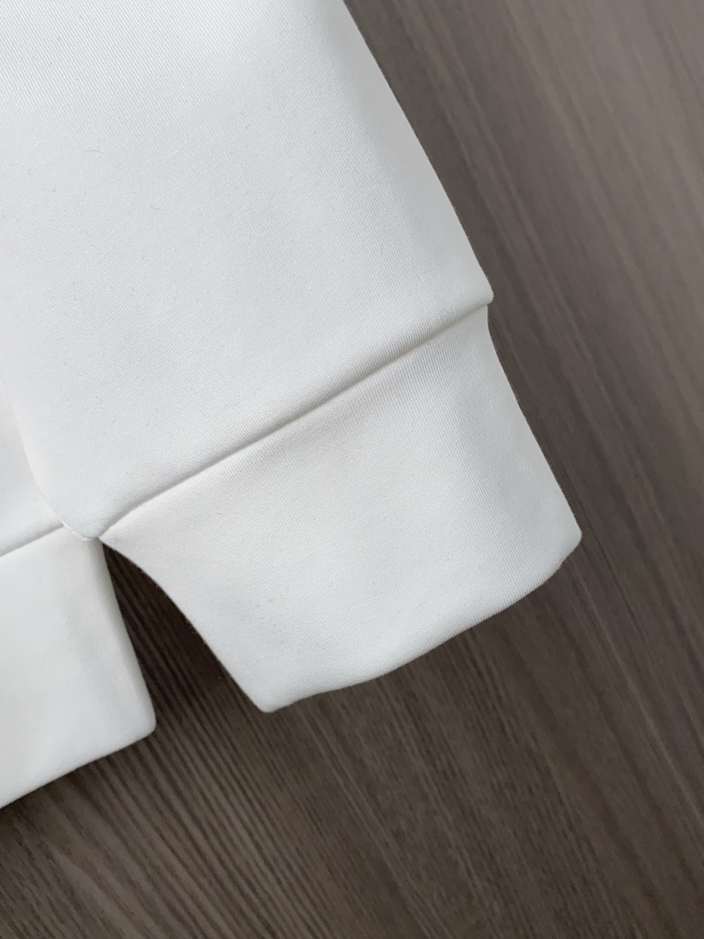 普拉达 2025 秋冬AW新品，时尚休闲打底加厚长袖卫衣专柜同步有售，进口加厚莫戴尔长绒棉拉绒面料，工艺