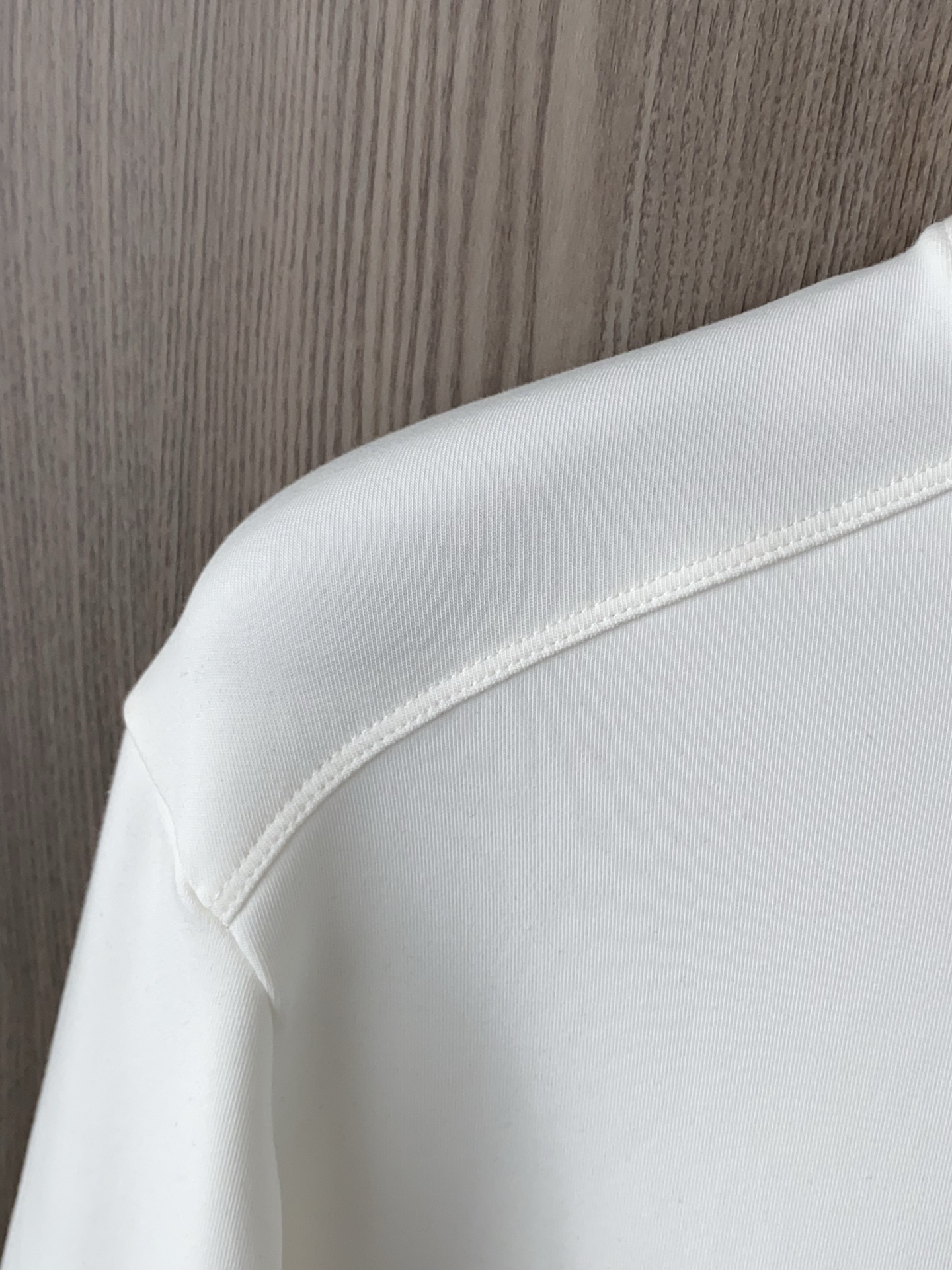 普拉达 2025 秋冬AW新品，时尚休闲打底加厚长袖卫衣专柜同步有售，进口加厚莫戴尔长绒棉拉绒面料，工艺