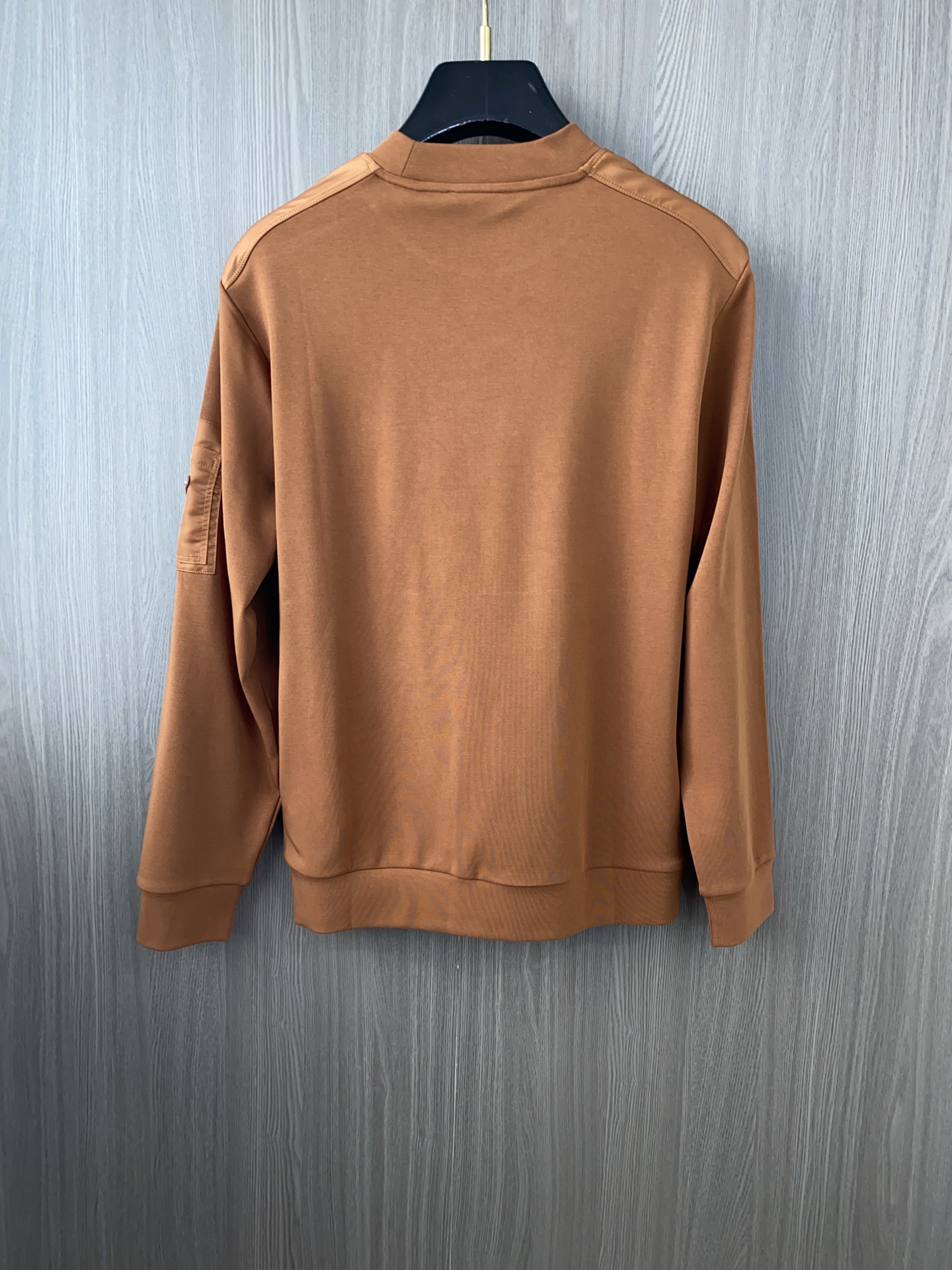 普拉达 2025 秋冬AW新品，时尚休闲打底加厚长袖卫衣专柜同步有售，进口加厚莫戴尔长绒棉拉绒面料，工艺